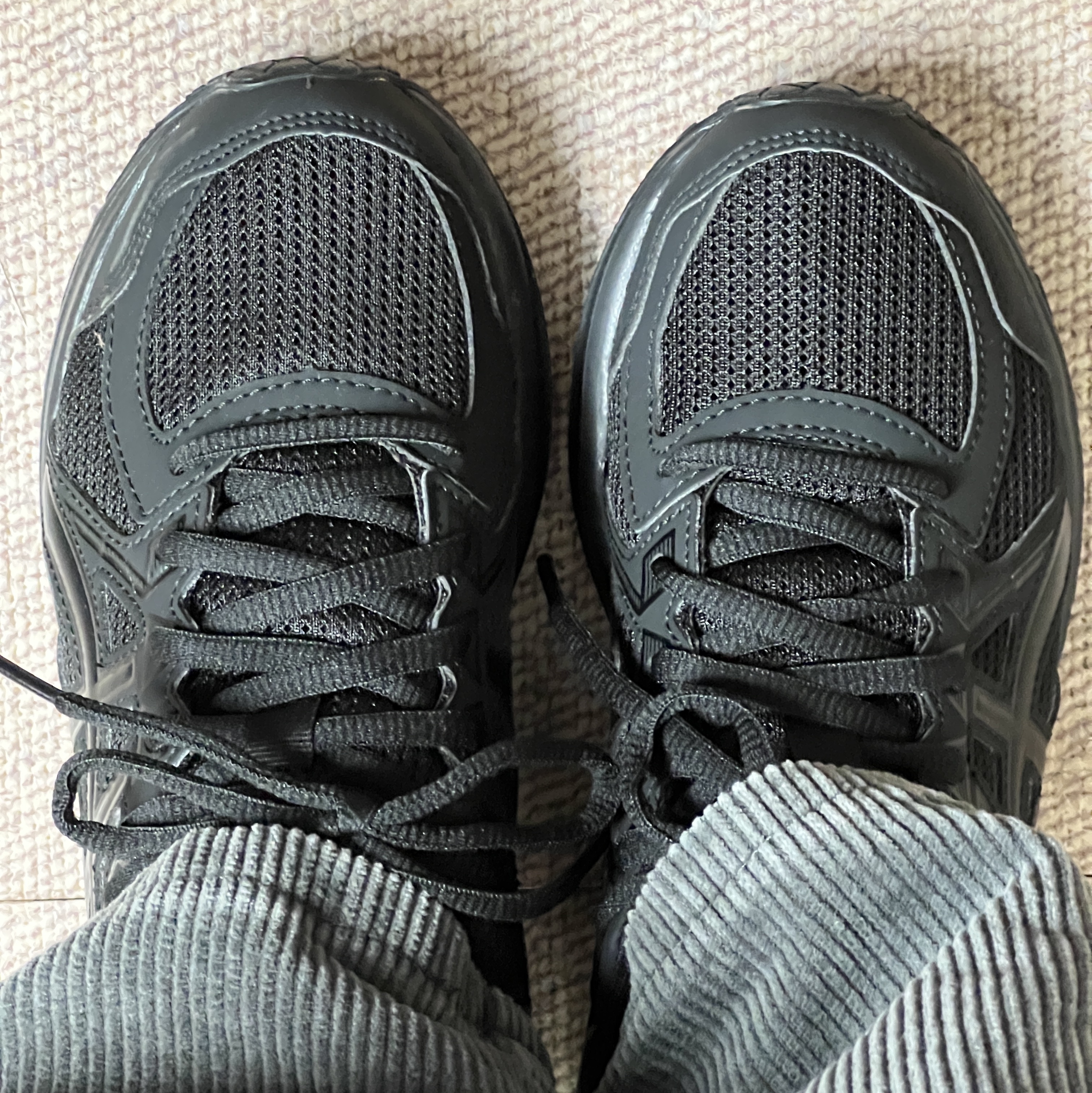 Asics Jog 100 2 Black 착용 스타일 - 1