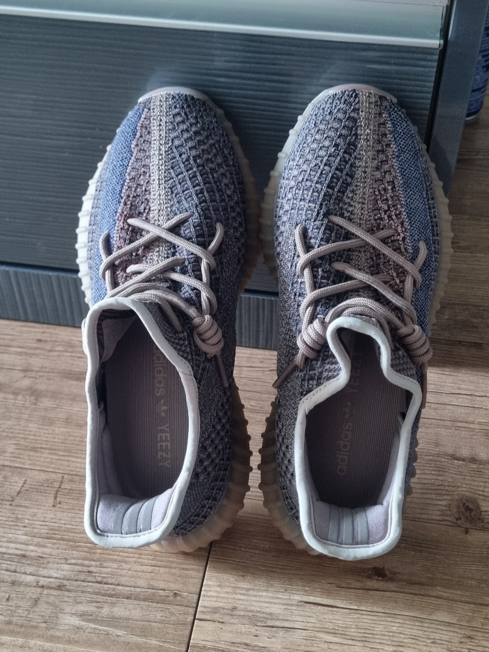 Adidas Yeezy Boost 350 V2 Fade 착용 스타일