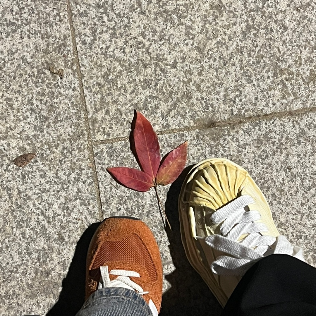 Maison Mihara Yasuhiro Blakey OG Sole Canvas Over Dyed Low-top Sneakers White 착용 스타일
