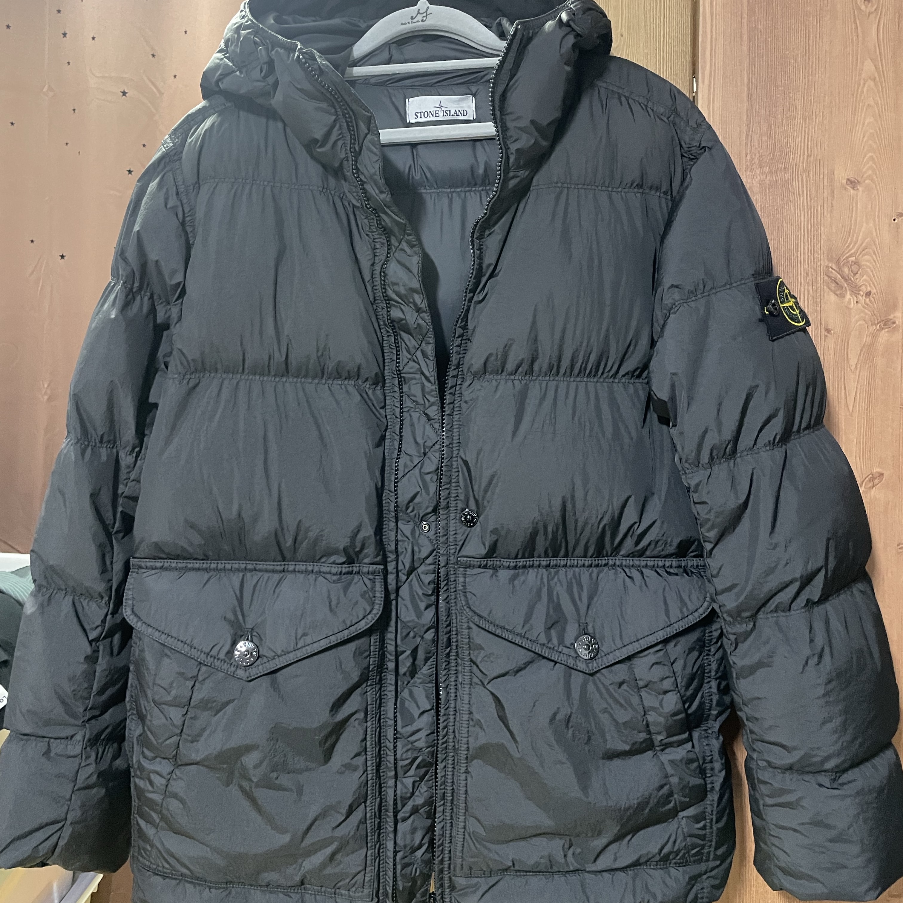 Stone Island 40723 Crinkle Reps Hooded Down Jacket Black - 24FW 착용 스타일