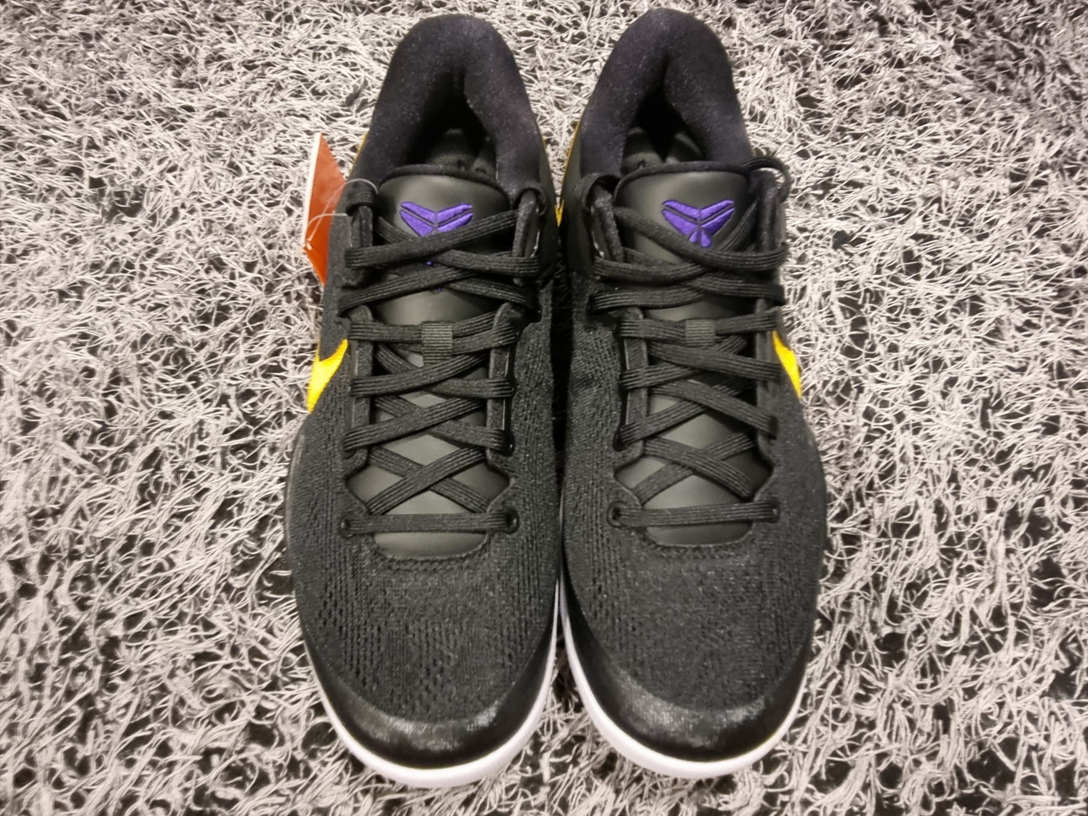 Nike Kobe 8 Protro Black and University Gold 착용 스타일 - 4