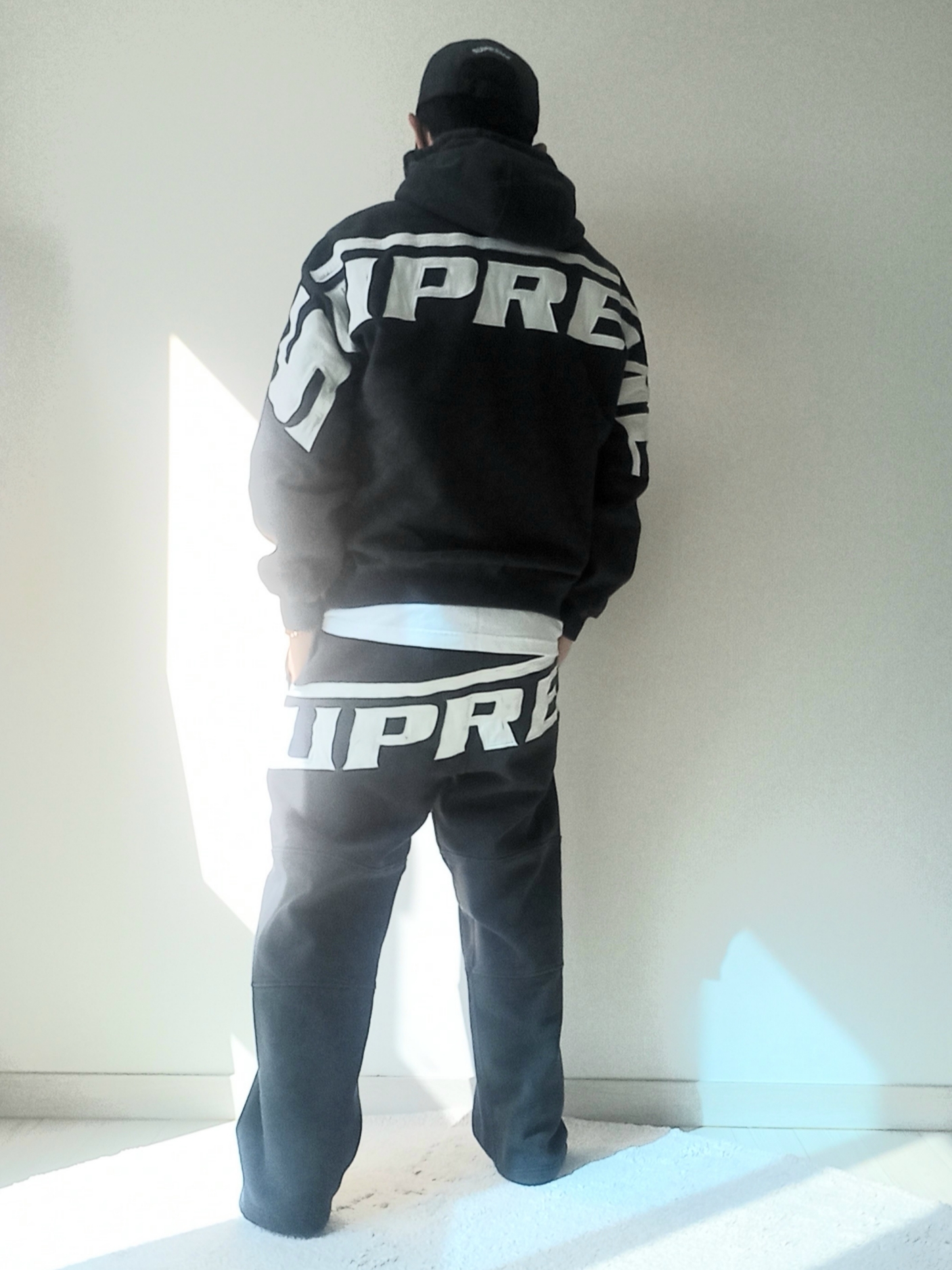 Supreme Wrapped Half Zip Hooded Sweatshirt Washed Black - 24SS, Supreme Cordura Ripstop S Logo 6-Panel Black - 23SS 착용 스타일 - 7