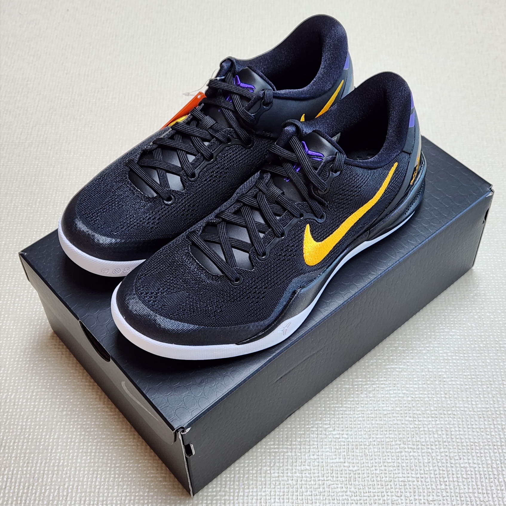 Nike Kobe 8 Protro Black and University Gold 착용 스타일 - 2