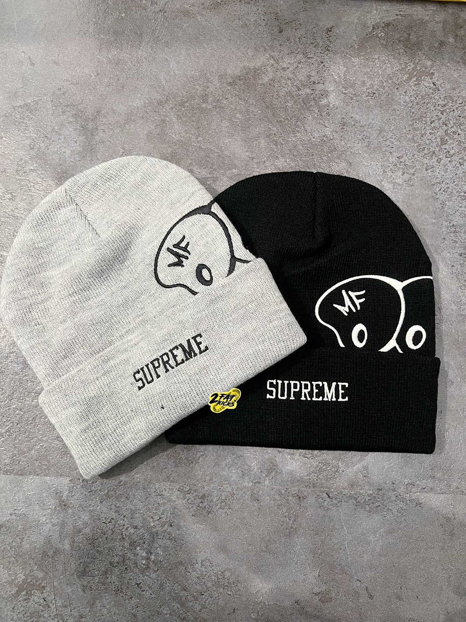 Supreme MF Doom Beanie Black - 23FW, Supreme MF Doom Beanie Heather Grey - 23FW 착용 스타일 - 1