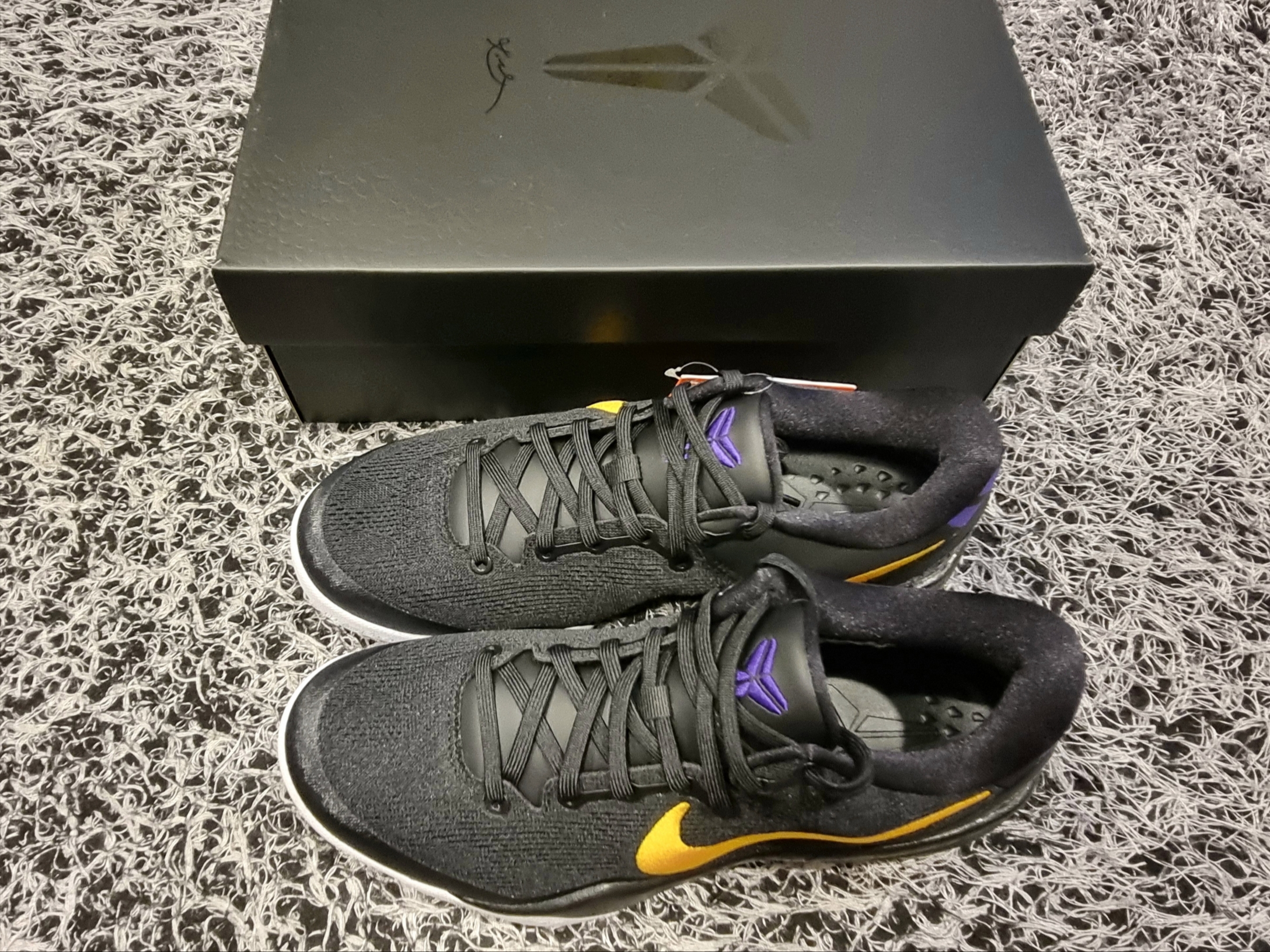 Nike Kobe 8 Protro Black and University Gold 착용 스타일 - 5