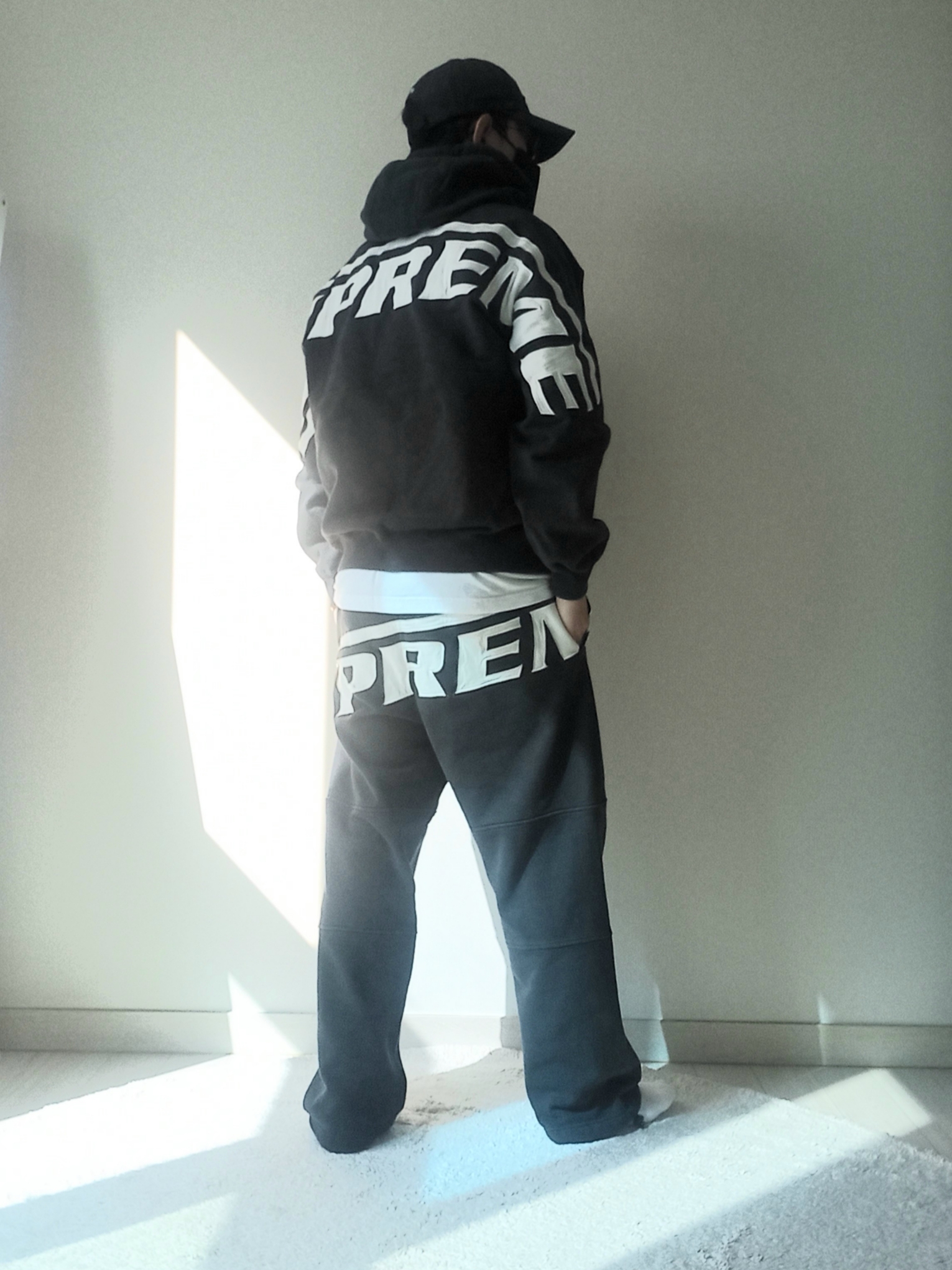 Supreme Wrapped Half Zip Hooded Sweatshirt Washed Black - 24SS, Supreme Cordura Ripstop S Logo 6-Panel Black - 23SS 착용 스타일 - 9