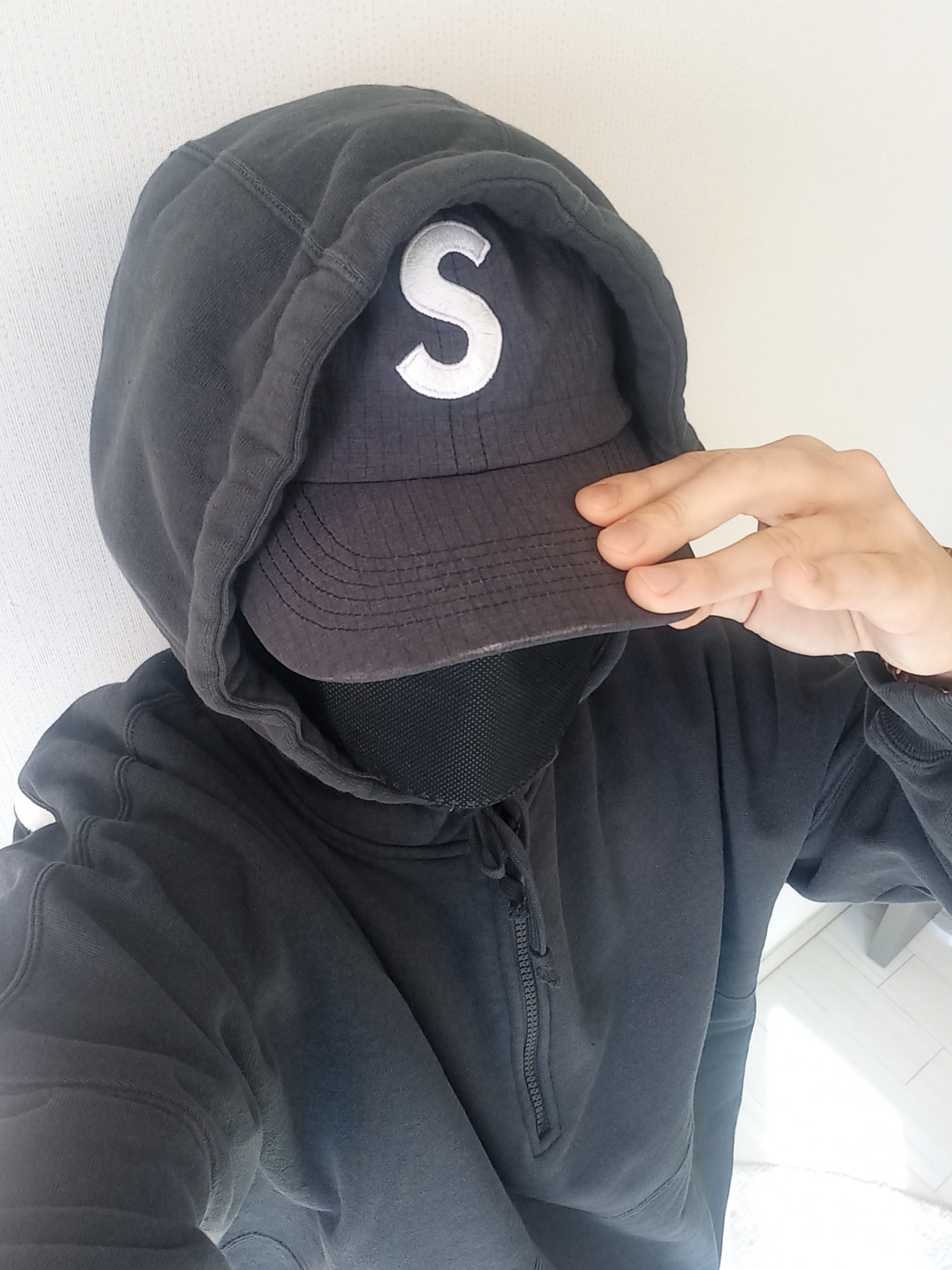 Supreme Cordura Ripstop S Logo 6-Panel Black - 23SS, Supreme Wrapped Half Zip Hooded Sweatshirt Washed Black - 24SS 착용 스타일 - 4