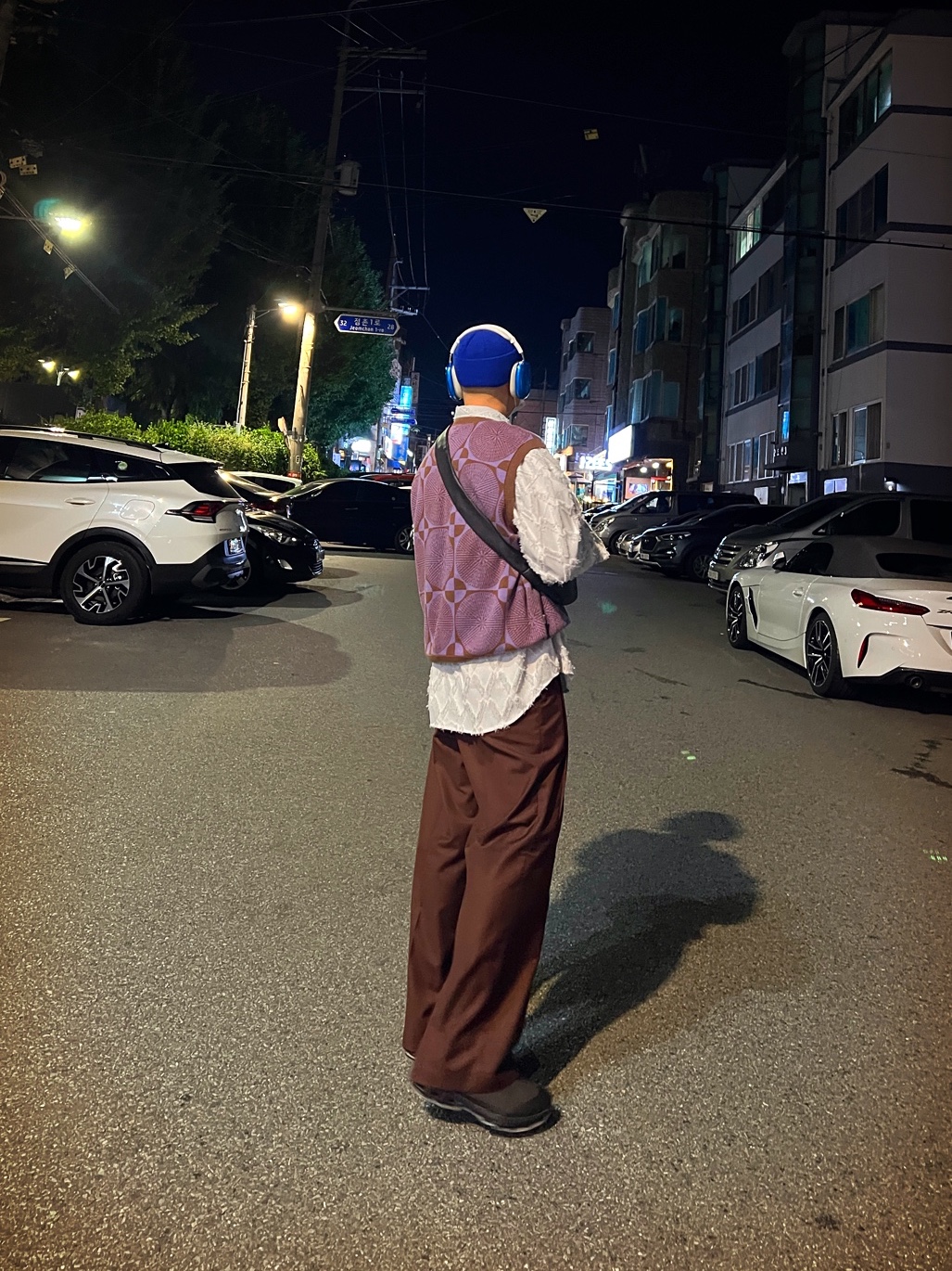 On Running x Post Archive Faction (Paf) Cloudventure Peak Cacao Espresso, Lemaire Small Croissant Bag Soft Grained Leather Dark Chocolate 착용 스타일 - 3