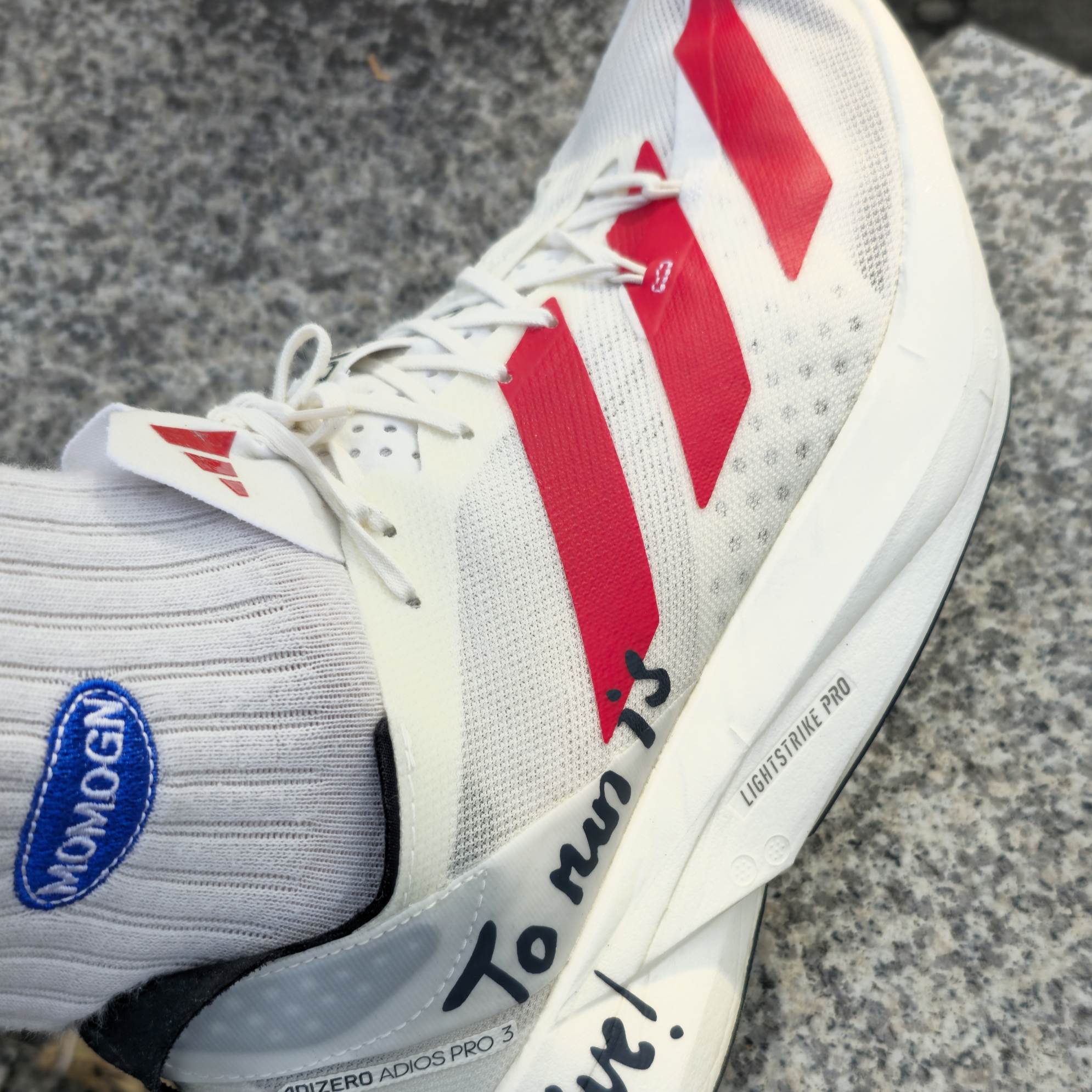 Adidas Adizero Adios Pro 3 Off White Better Scarlet 착용 스타일 - 1