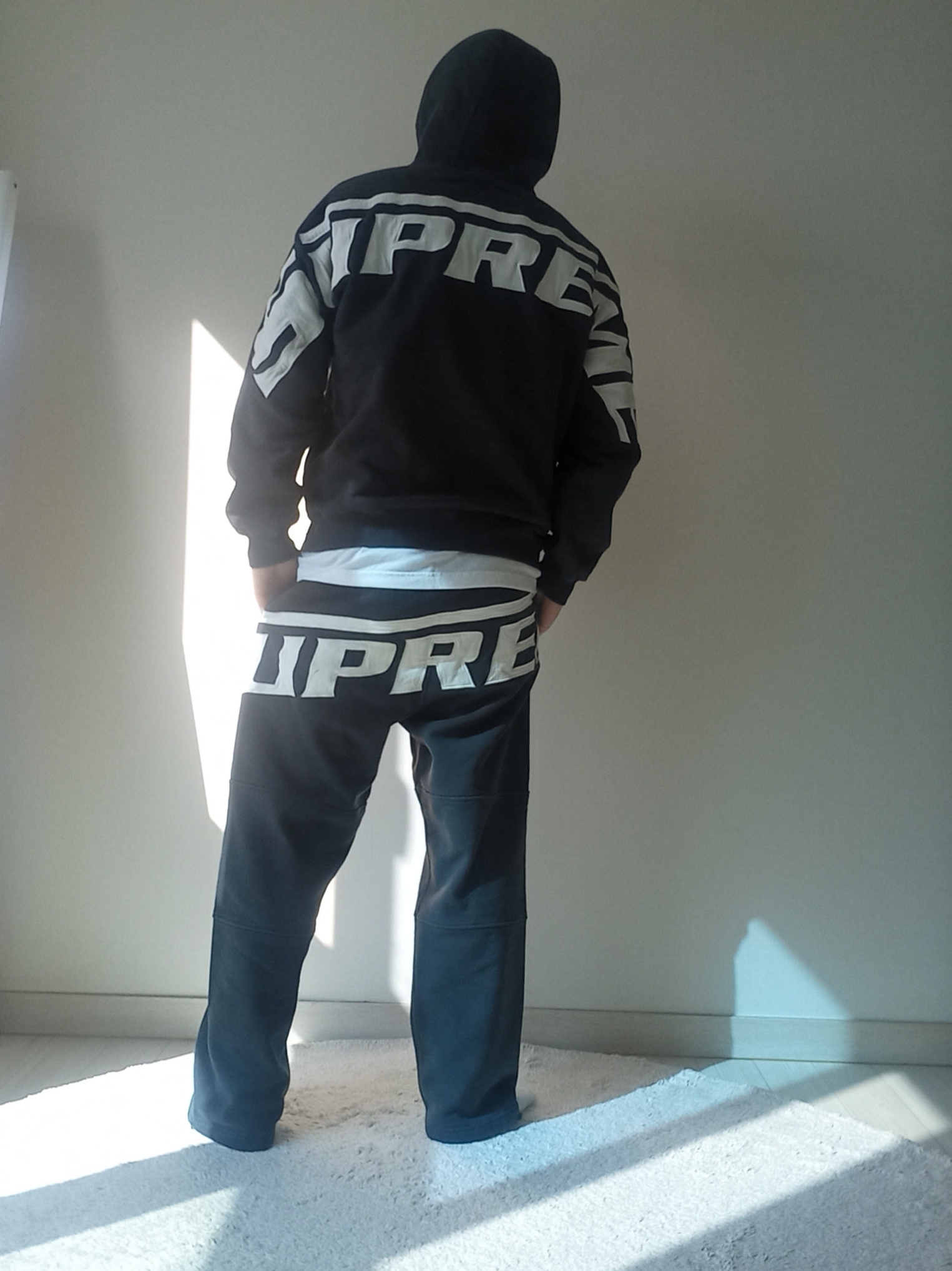 Supreme Wrapped Half Zip Hooded Sweatshirt Washed Black - 24SS, Supreme Cordura Ripstop S Logo 6-Panel Black - 23SS 착용 스타일 - 4