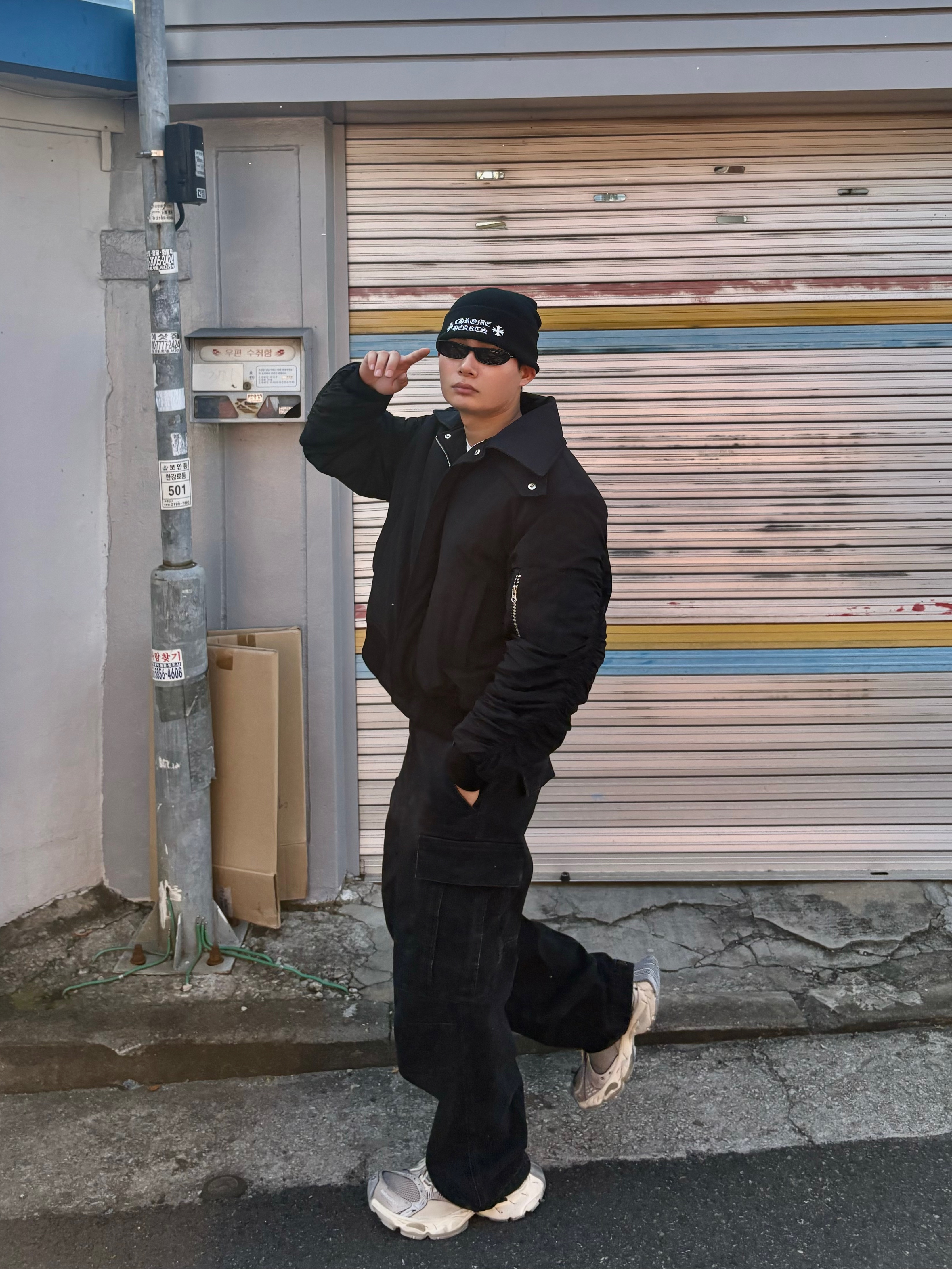 Chrome Hearts Logo Beanie Black, Balenciaga Stapler Sneaker Beige Grey 착용 스타일 - 2
