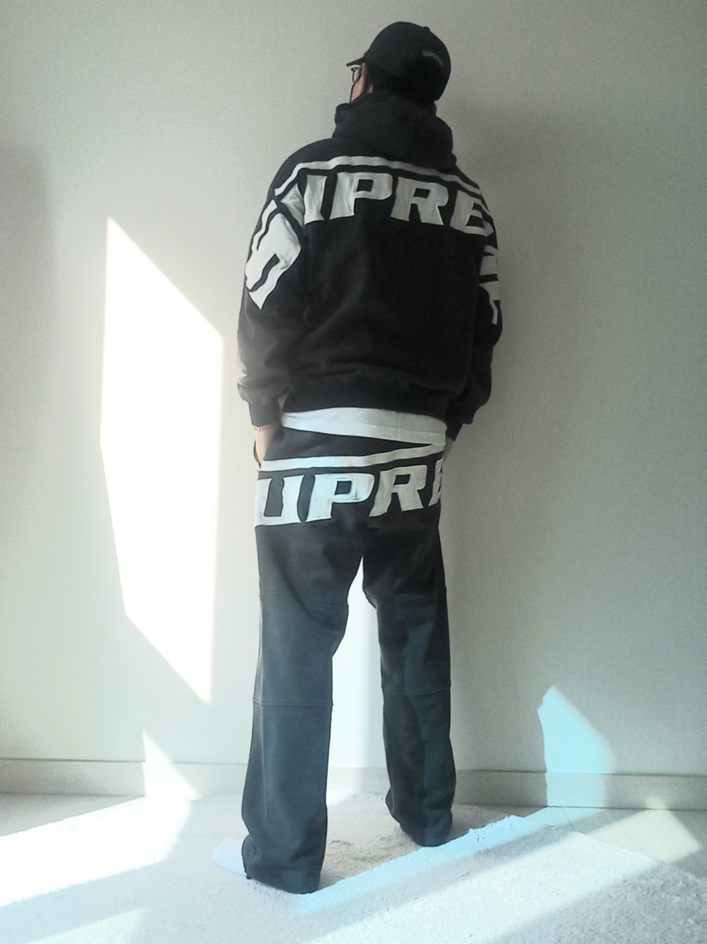 Supreme Wrapped Half Zip Hooded Sweatshirt Washed Black - 24SS, Supreme Cordura Ripstop S Logo 6-Panel Black - 23SS 착용 스타일 - 10