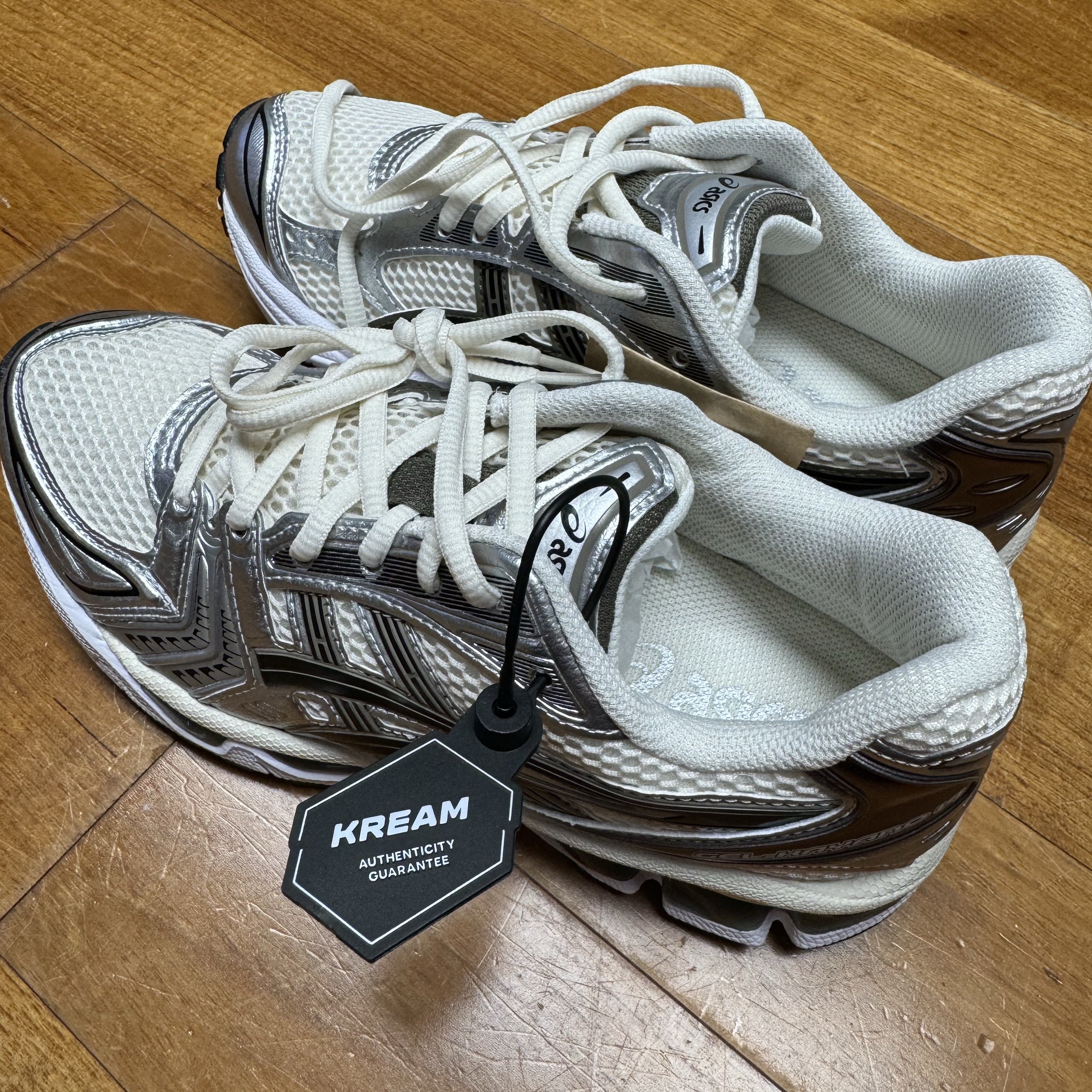 Asics Gel-Kayano 14 Cream Black 착용 스타일