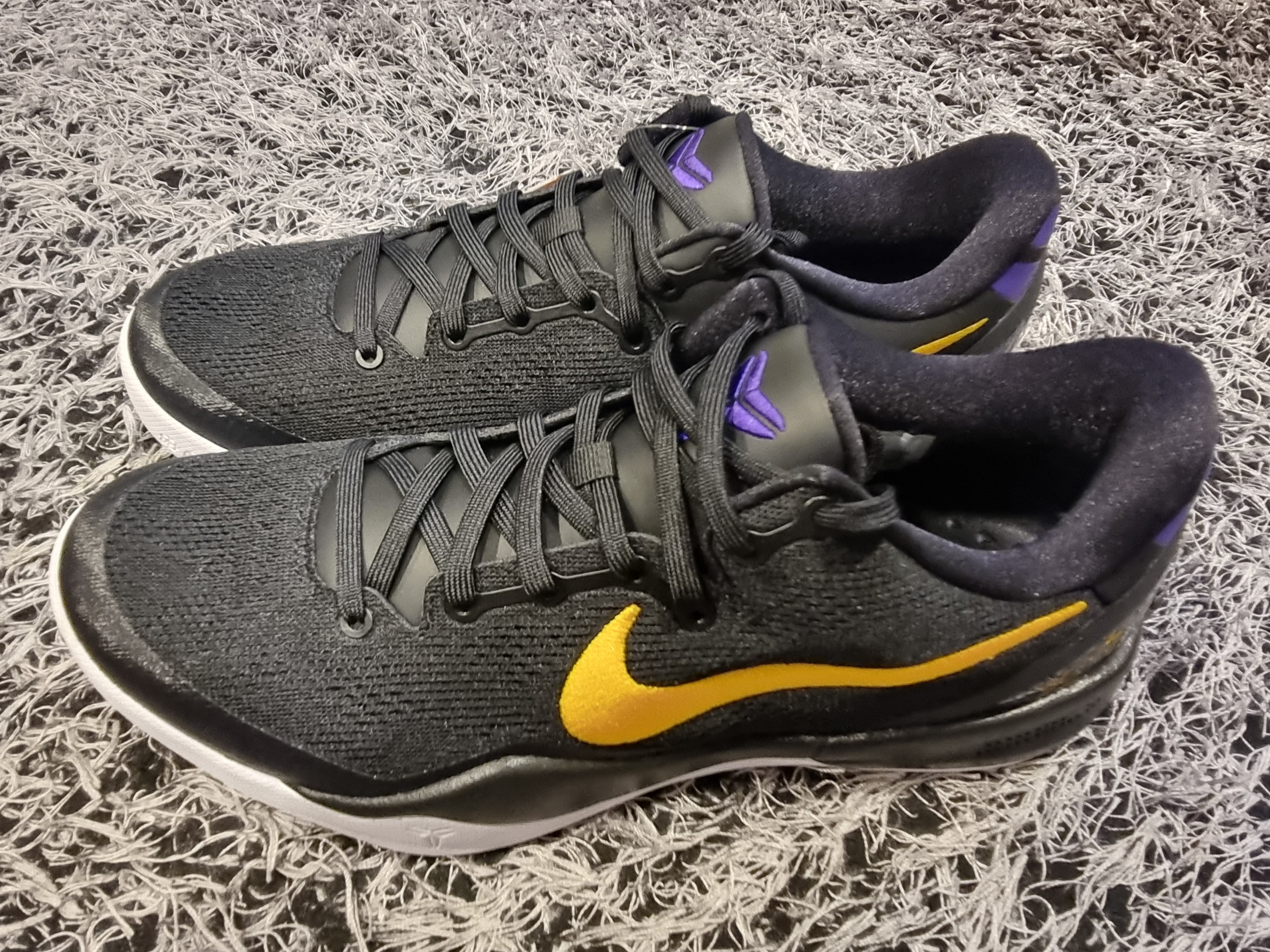 Nike Kobe 8 Protro Black and University Gold 착용 스타일 - 1