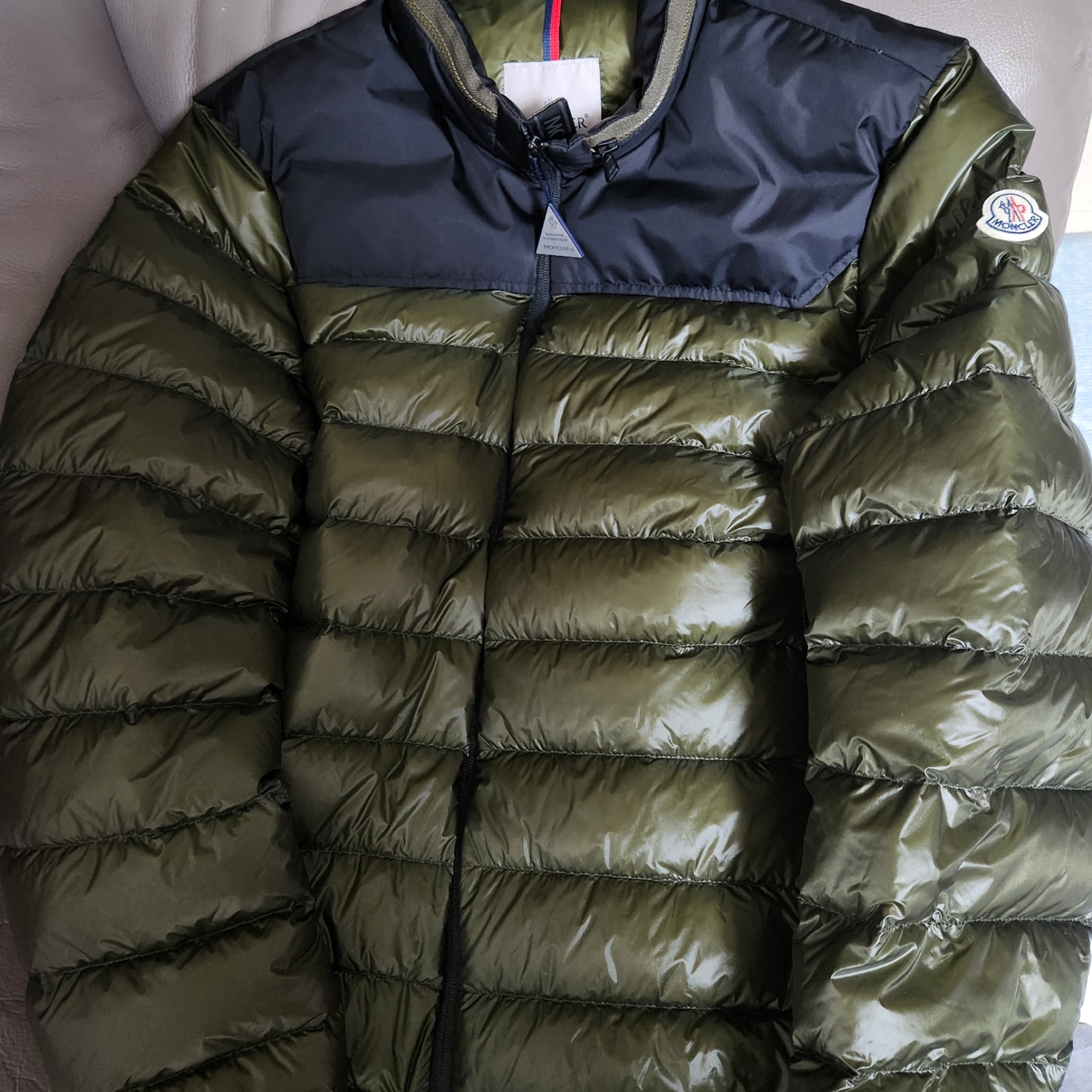 Moncler Silvere Short Down Jacket Army Green - 22SS 착용 스타일