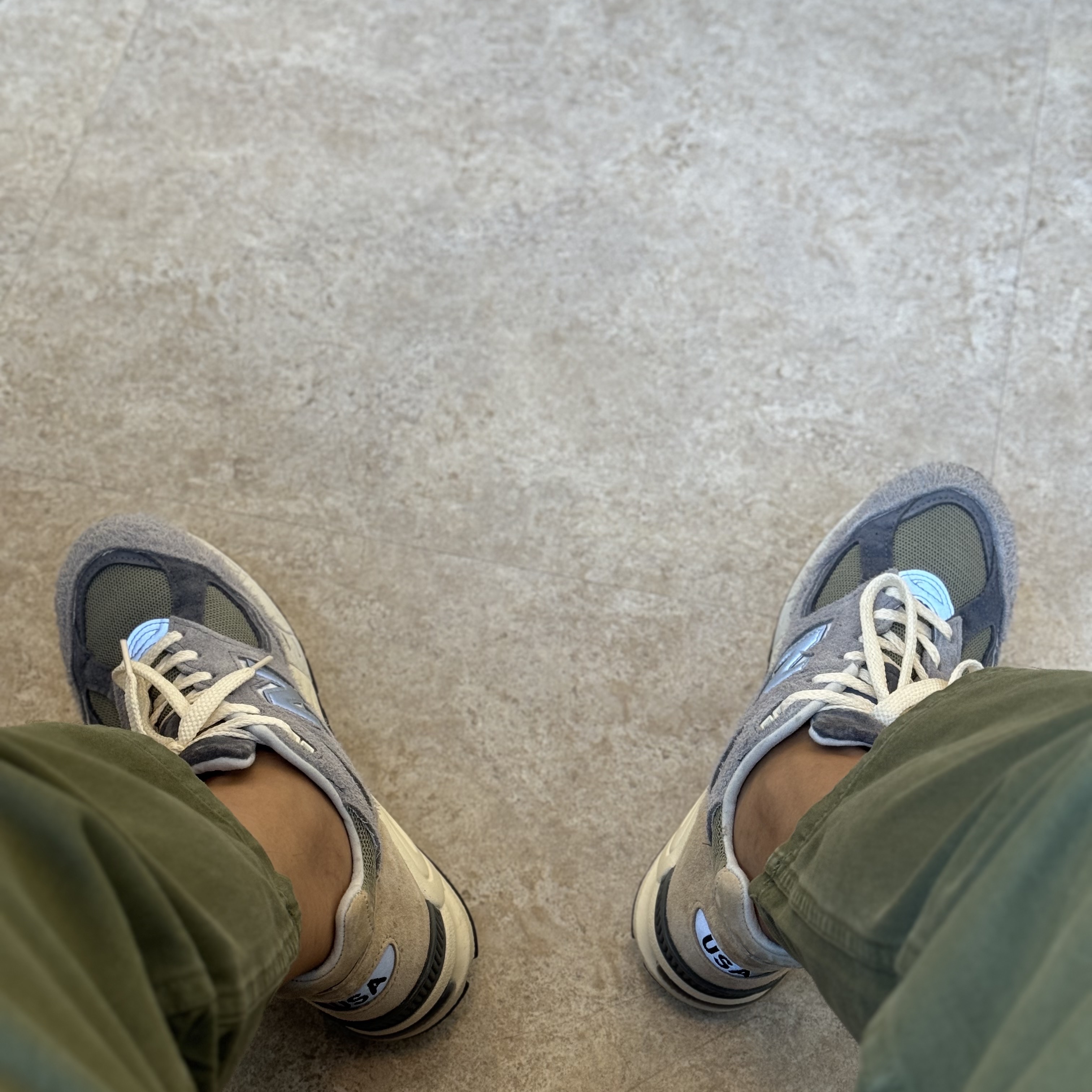 New Balance 990v2 Made in USA Marblehead Incense 착용 스타일 - 1