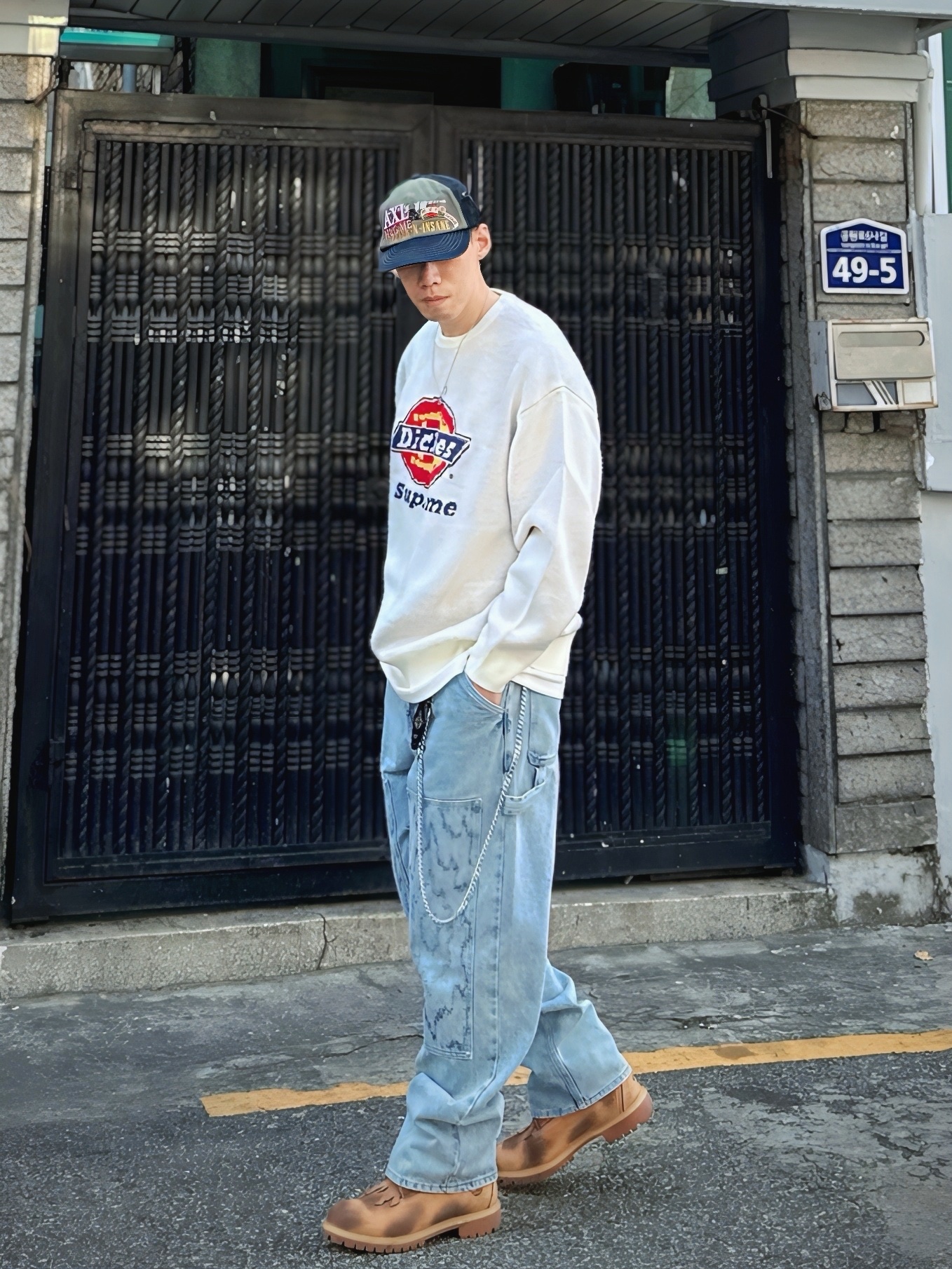 Timberland x Surgery 6 inch Boot Yellow - Wide, Supreme x Dickies Sweater White - 22FW 착용 스타일