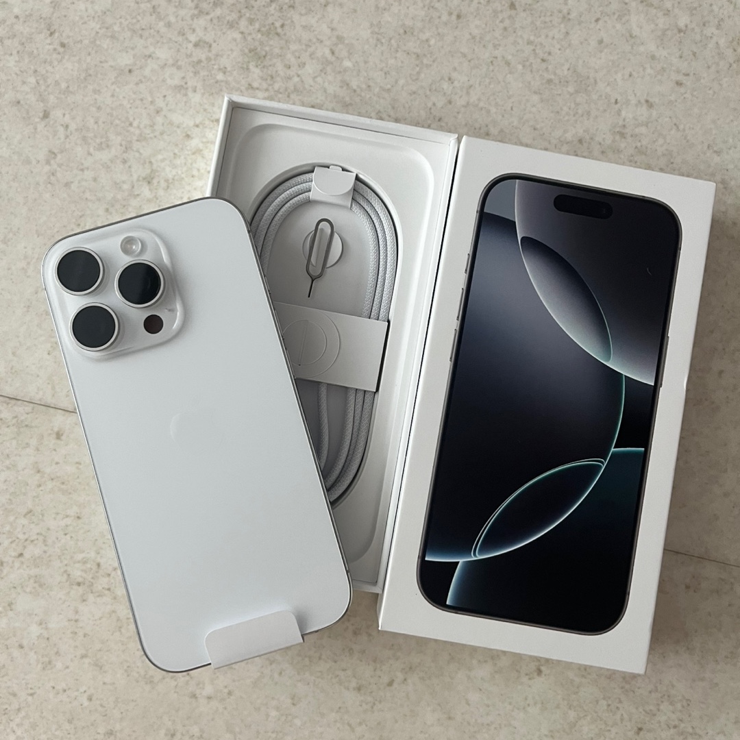 Apple iPhone 16 Pro 512GB White Titanium (Korean Ver.) 착용 스타일