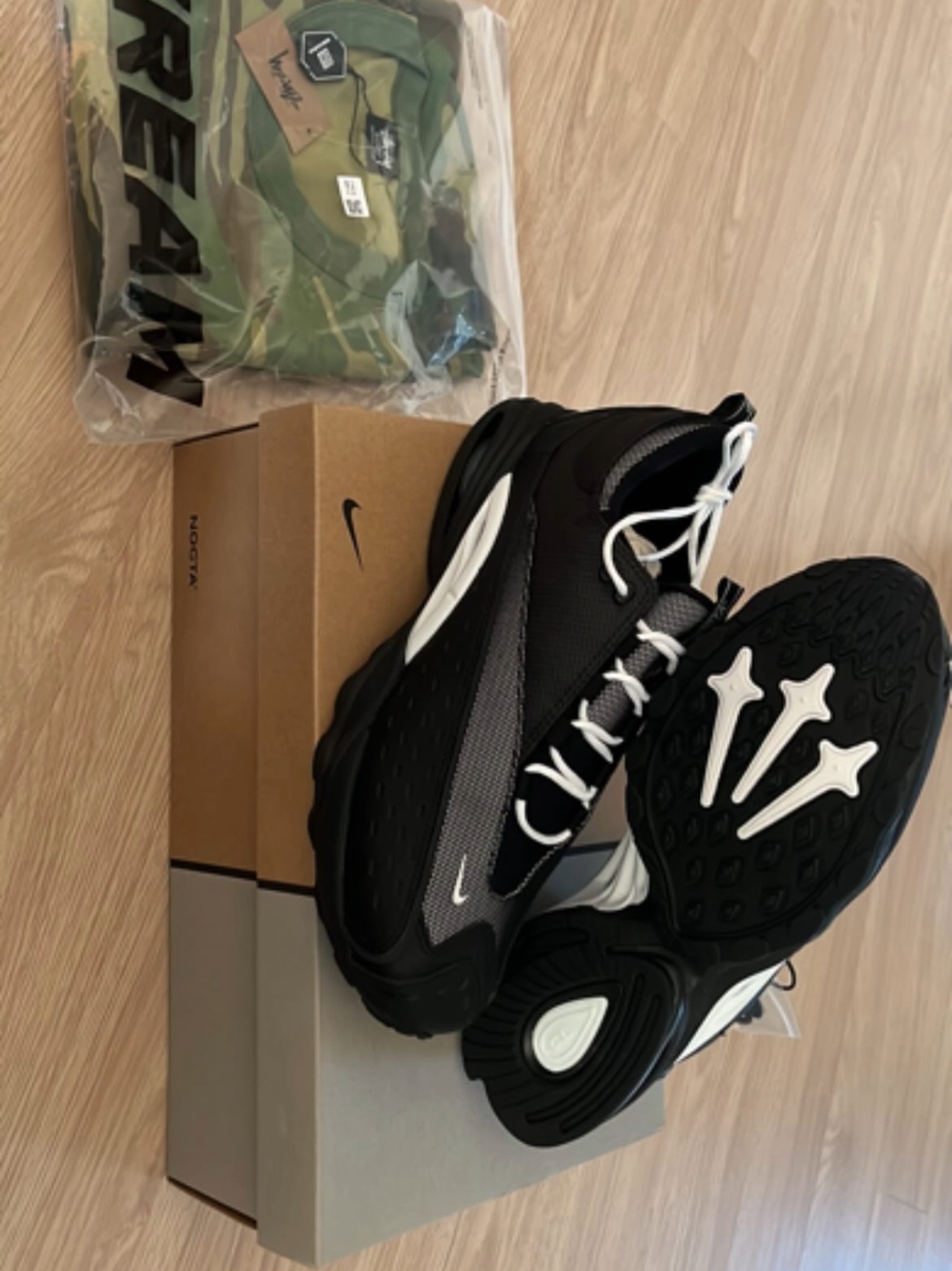 Nike x Drake Nocta Air Zoom Drive Black, Stussy Smooth International T-Shirt Camo 착용 스타일