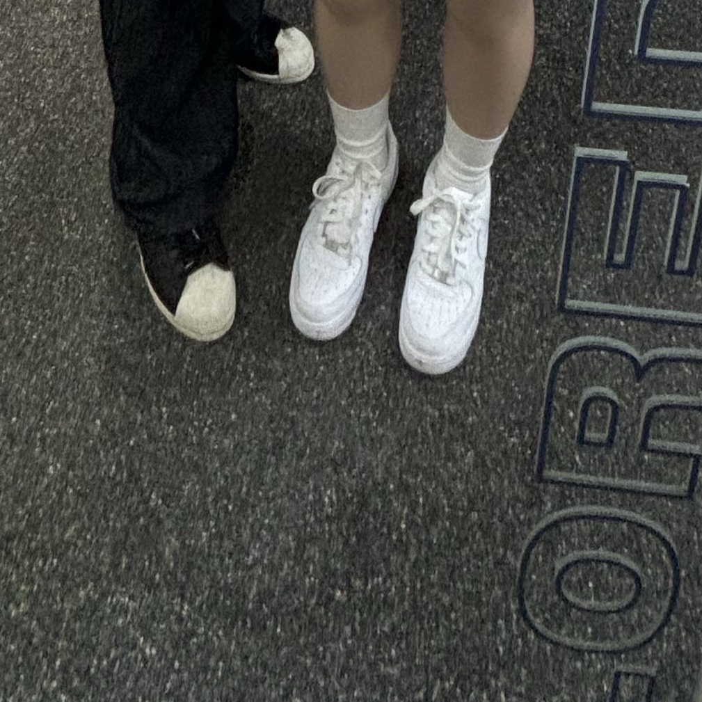 (GS) Nike Air Force 1 LE White 착용 스타일 - 1