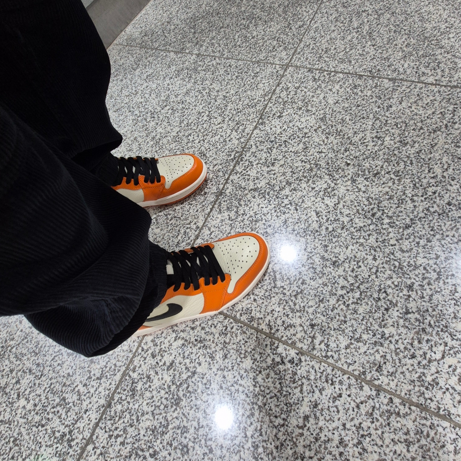 Jordan 1 Retro High OG Reverse Shattered Backboard, Supreme x Stone Island Corduroy Jacket Orange - 20FW 착용 스타일 - 3