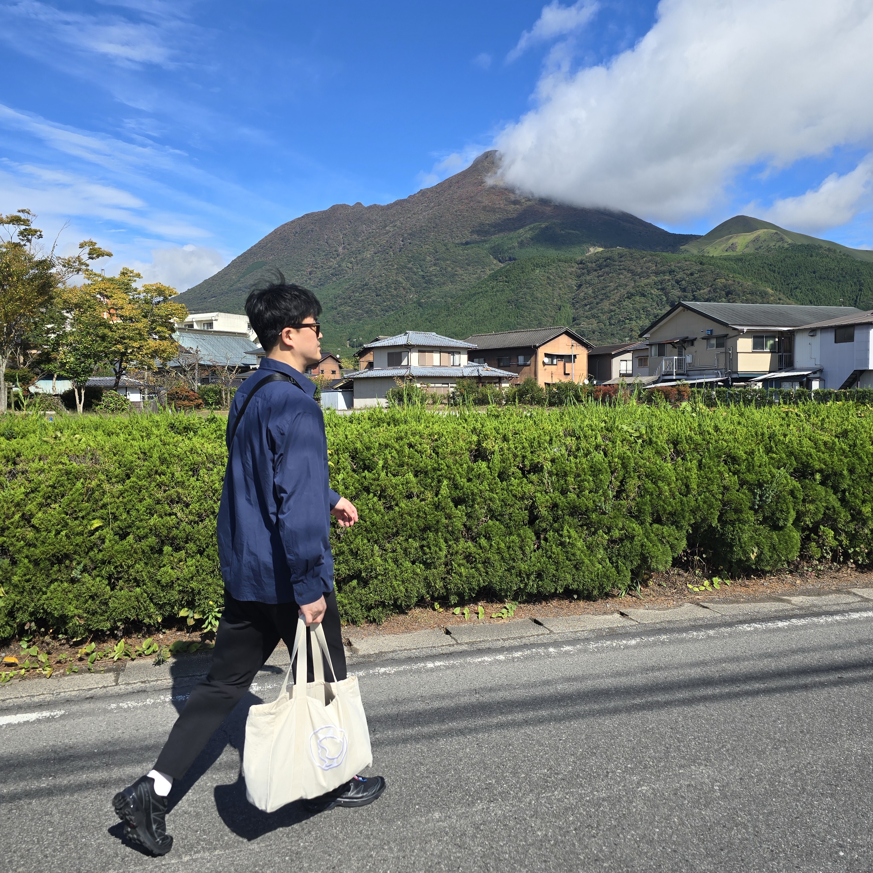 Salomon XT-6 ADV Black, Uniqlo C Broad Oversized Shirt Blue - KR 착용 스타일