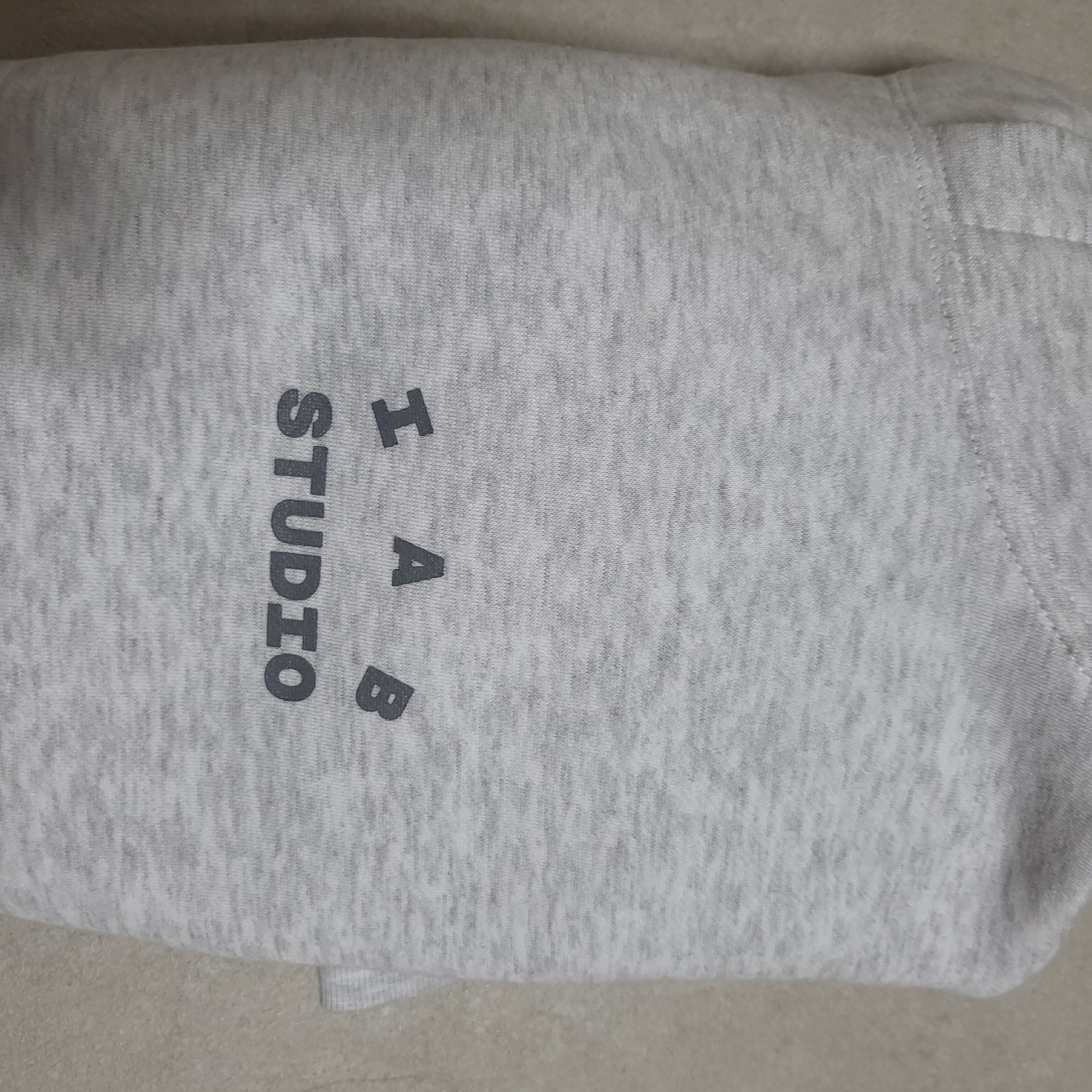 IAB Studio Hoodie Light Gray 착용 스타일