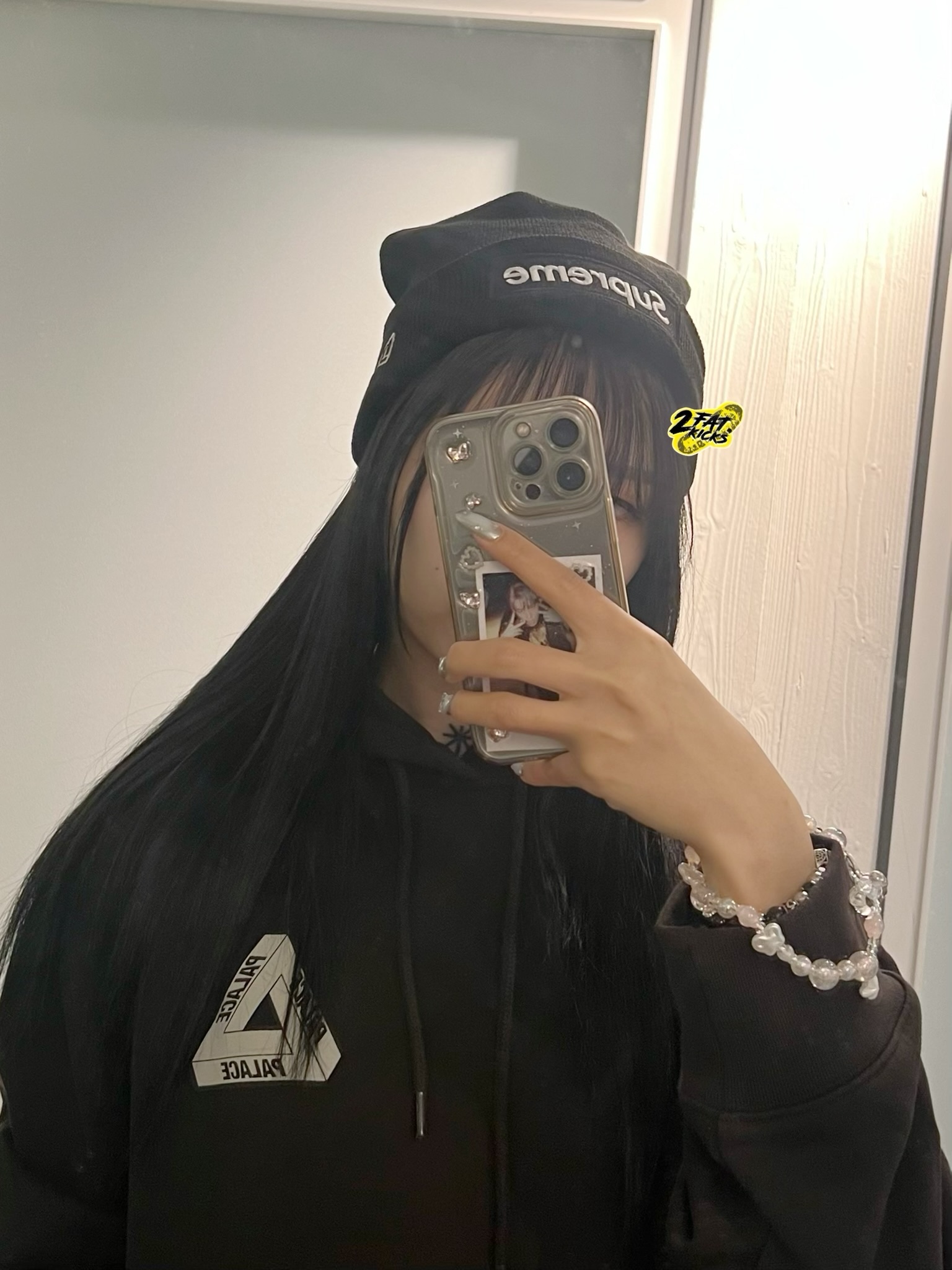 Supreme New Era Box Logo Beanie Black - 21FW, Supreme New Era Box Logo Beanie Heather Grey - 22FW 착용 스타일 - 3