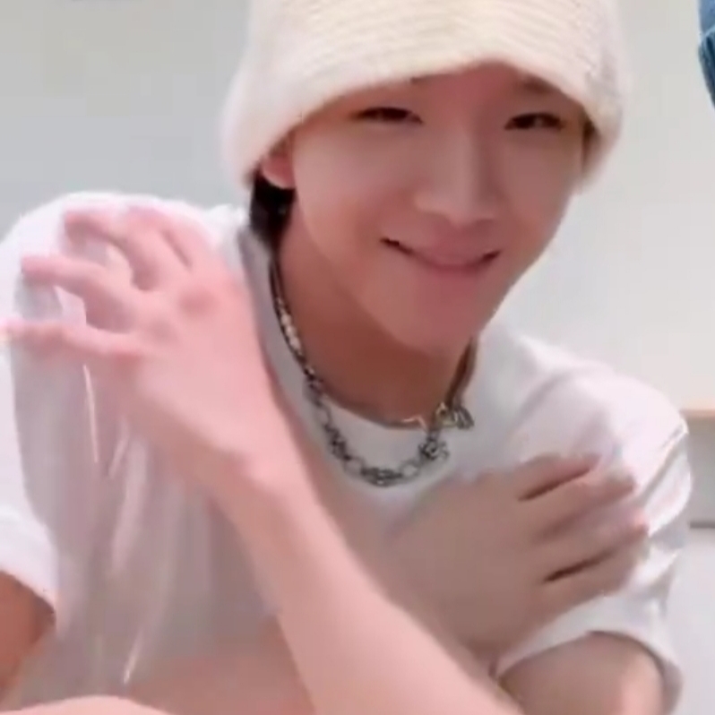 Stussy SS Link Knit Bucket Hat Bone 착용 스타일 - 2