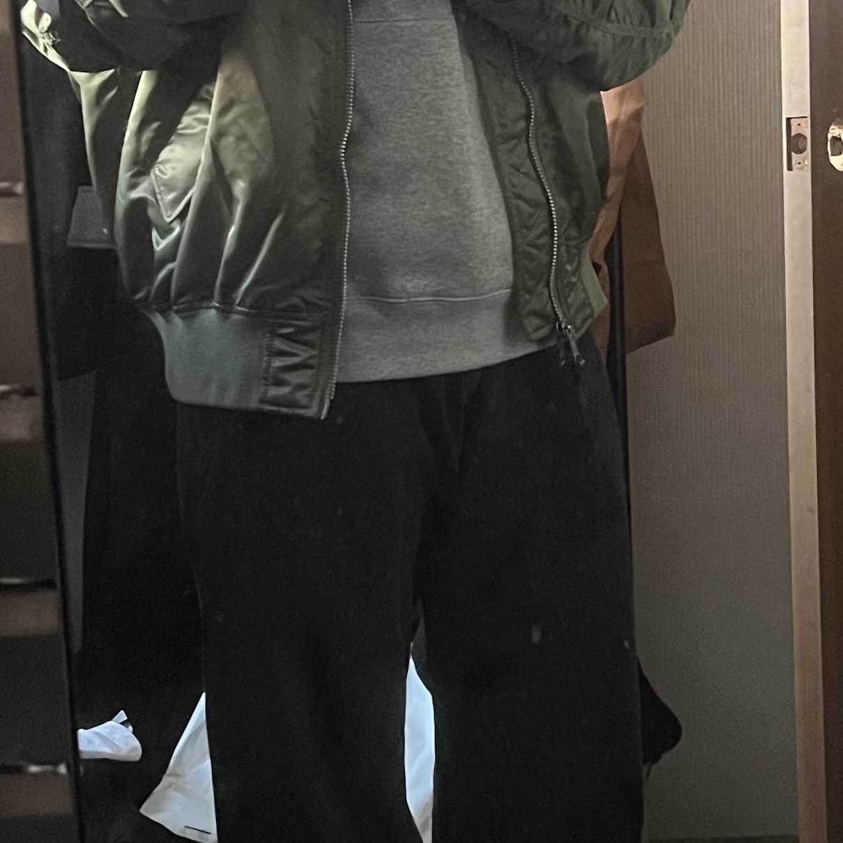 Yeezy Gap Engineered By Balenciaga Sateen Cargo Pants Black 착용 스타일