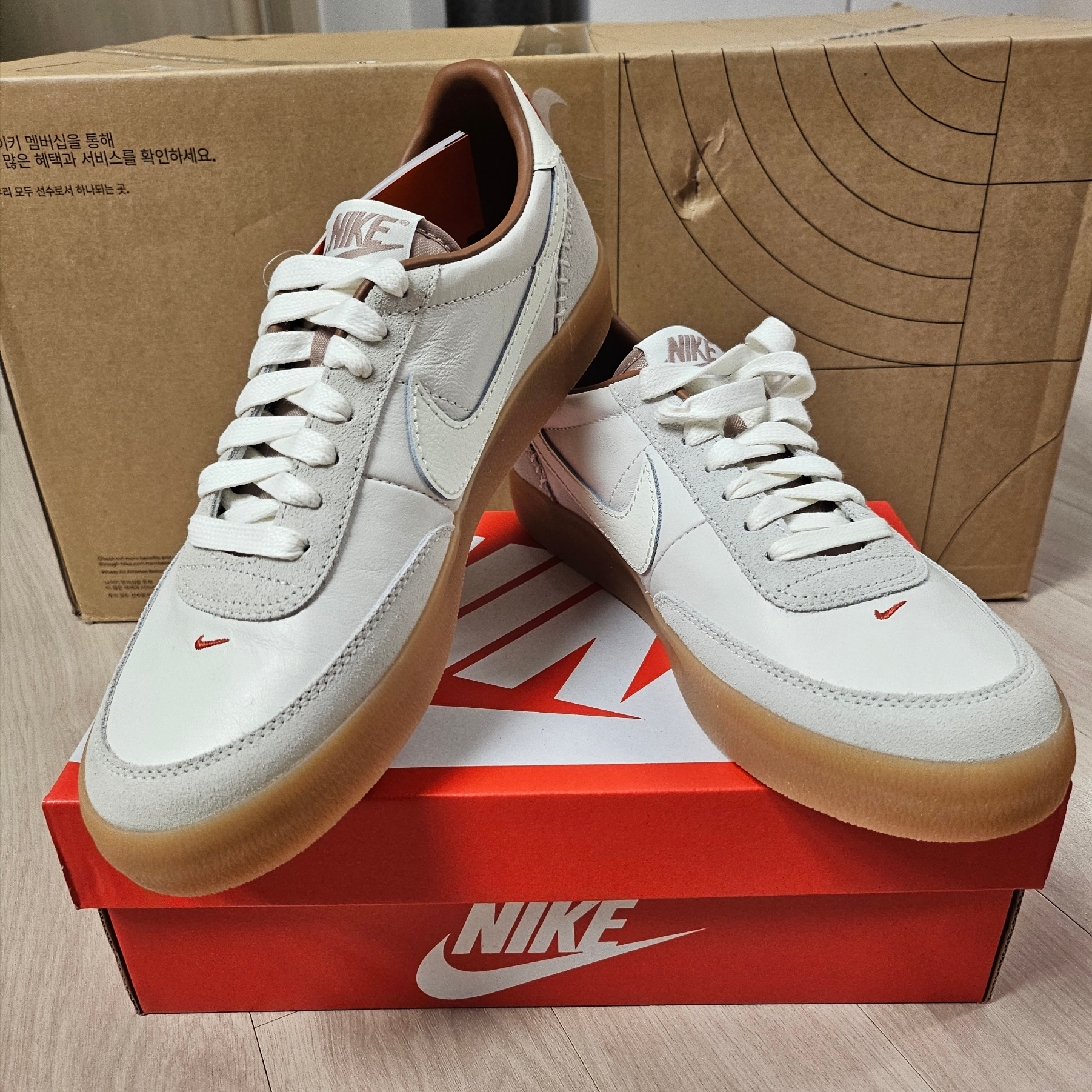 Nike Killshot 2 Leather Light Bone Gum Yellow 착용 스타일 - 1
