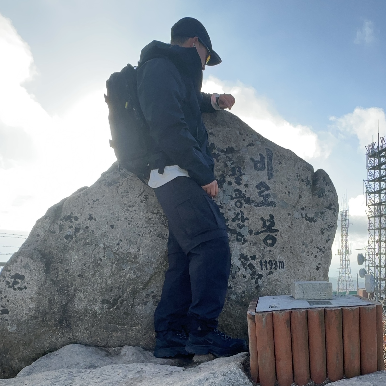 Nike ACG Primaloft Skull Peak Storm-Fit Jacket Black Anthracite - Asia, Nike Dri-Fit AW84 Trail Running Cap Black White 착용 스타일