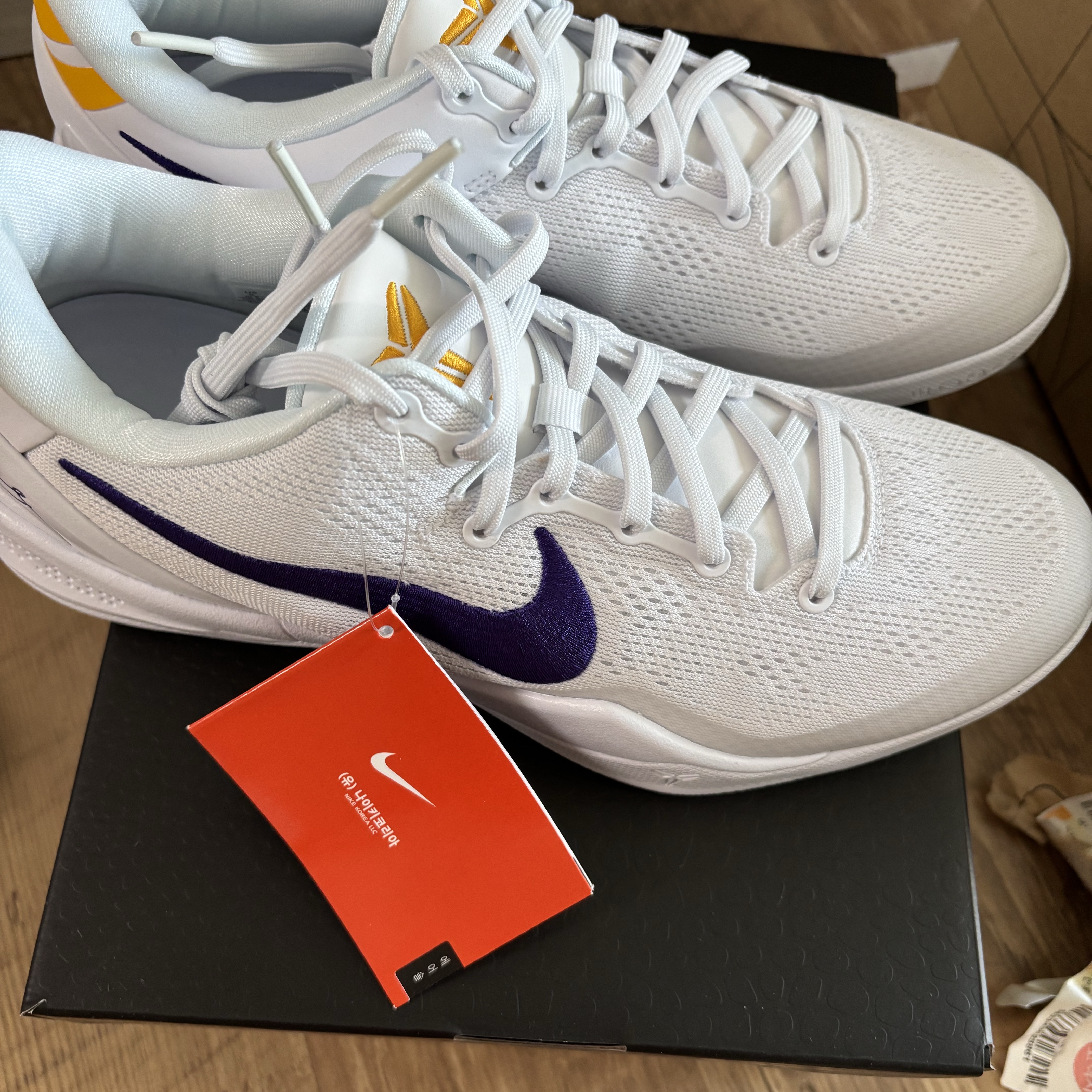 Nike Kobe 8 Protro White and Court Purple 착용 스타일