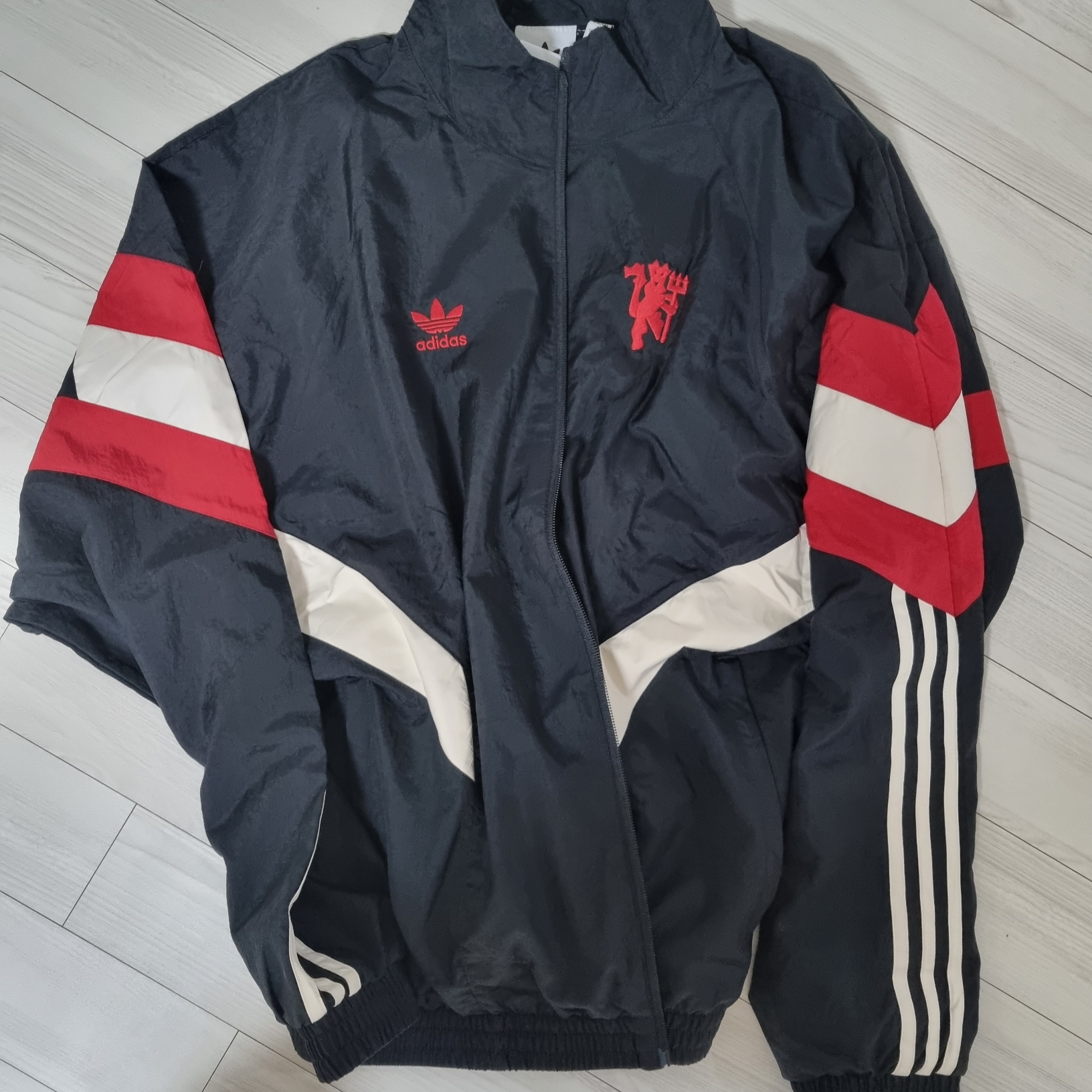 Adidas Manchester United Originals Track Top Black Red - KR Sizing 착용 스타일