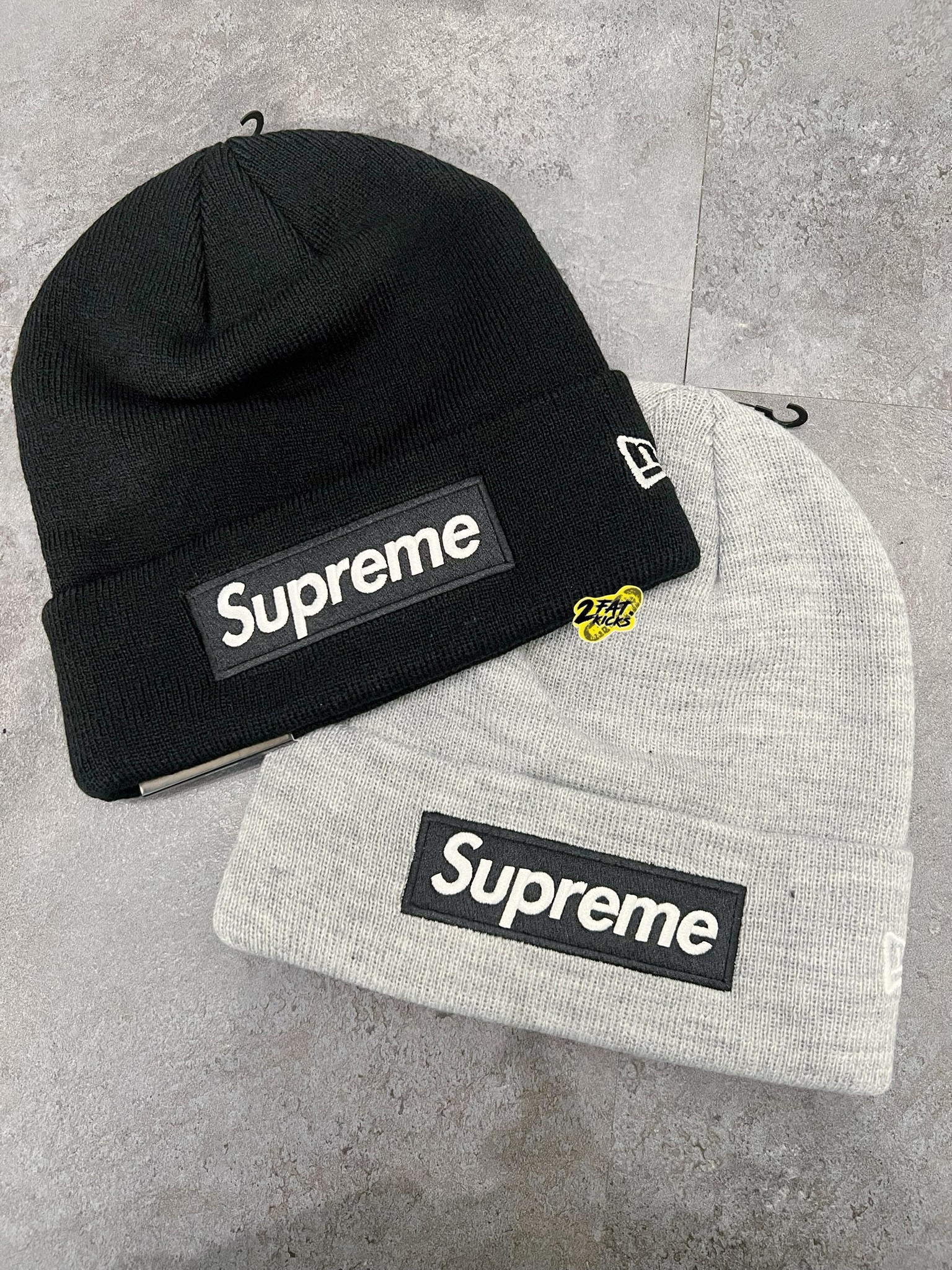 Supreme New Era Box Logo Beanie Black - 21FW, Supreme New Era Box Logo Beanie Heather Grey - 22FW 착용 스타일 - 1