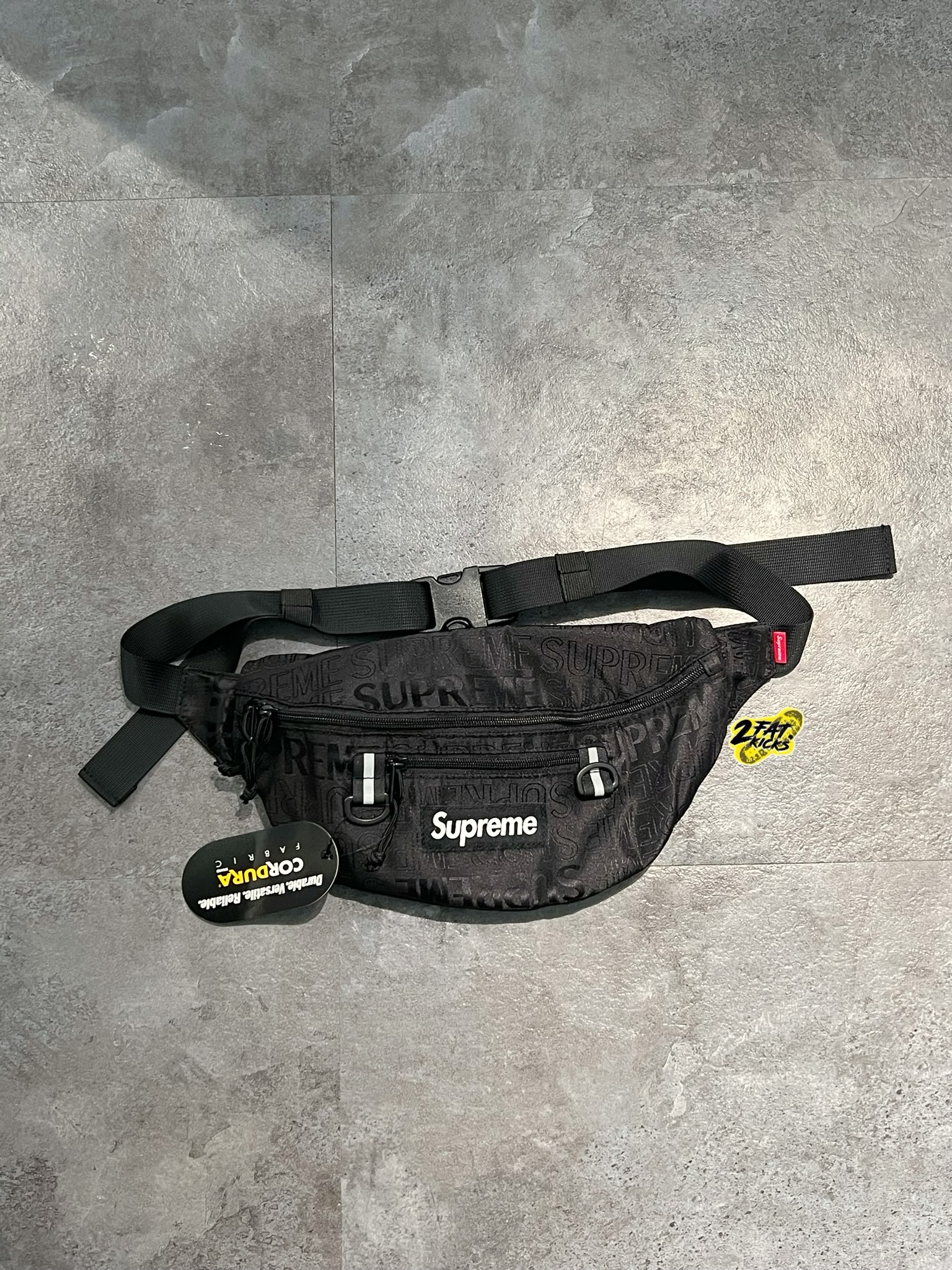 Supreme Small Shoulder Bag Black - 20SS 착용 스타일 - 4