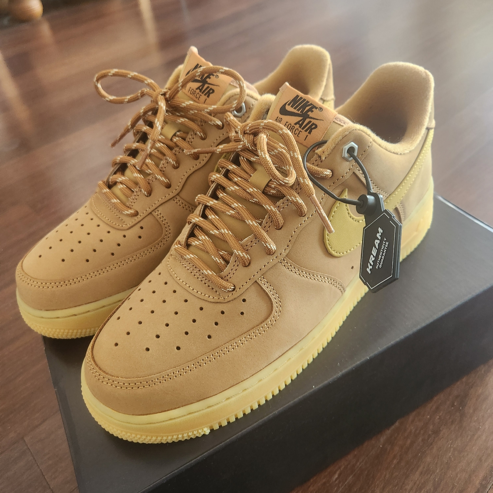 Nike Air Force 1 '07 WB Flax 착용 스타일