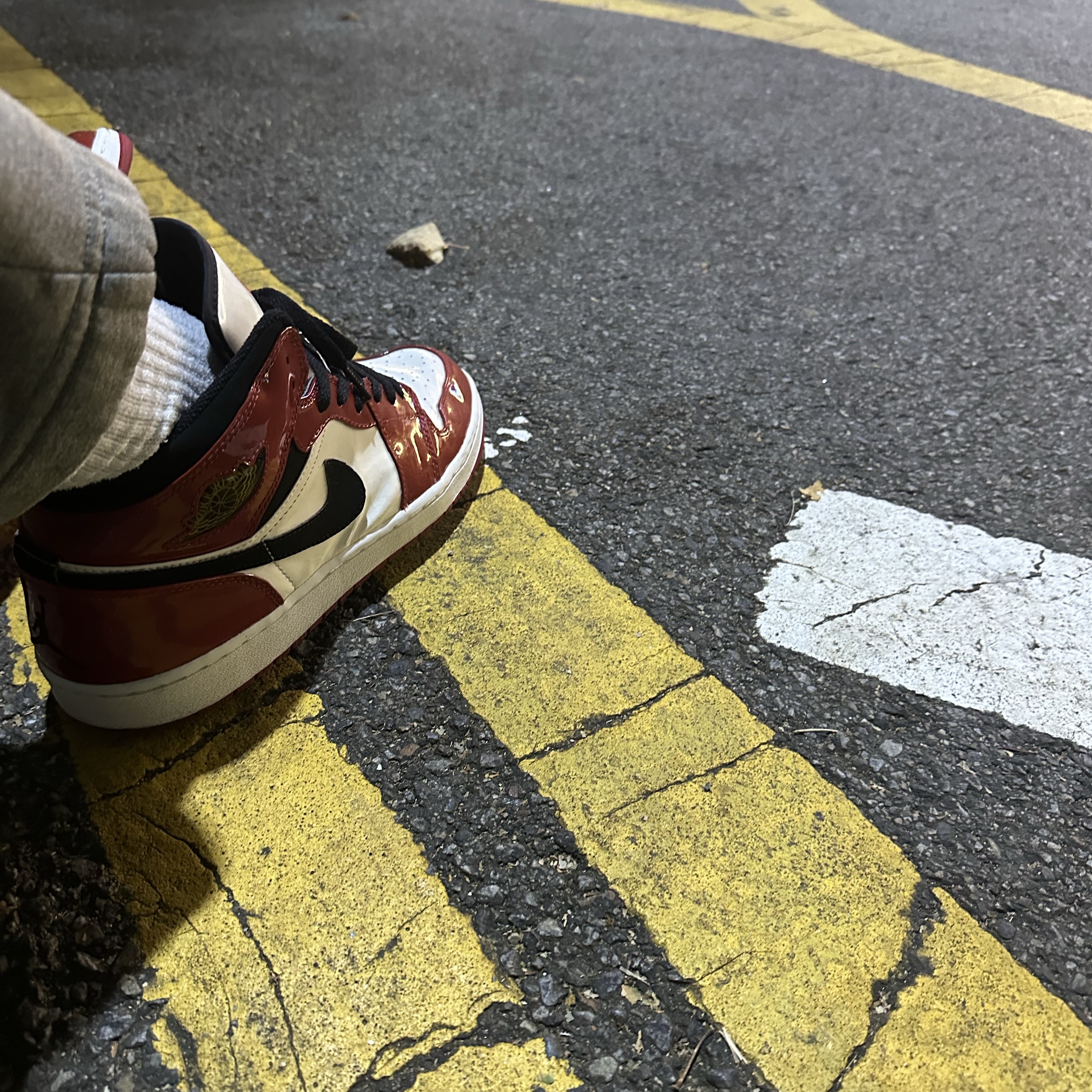 Jordan 1 Retro Patent Chicago Bulls 2003 착용 스타일 - 3