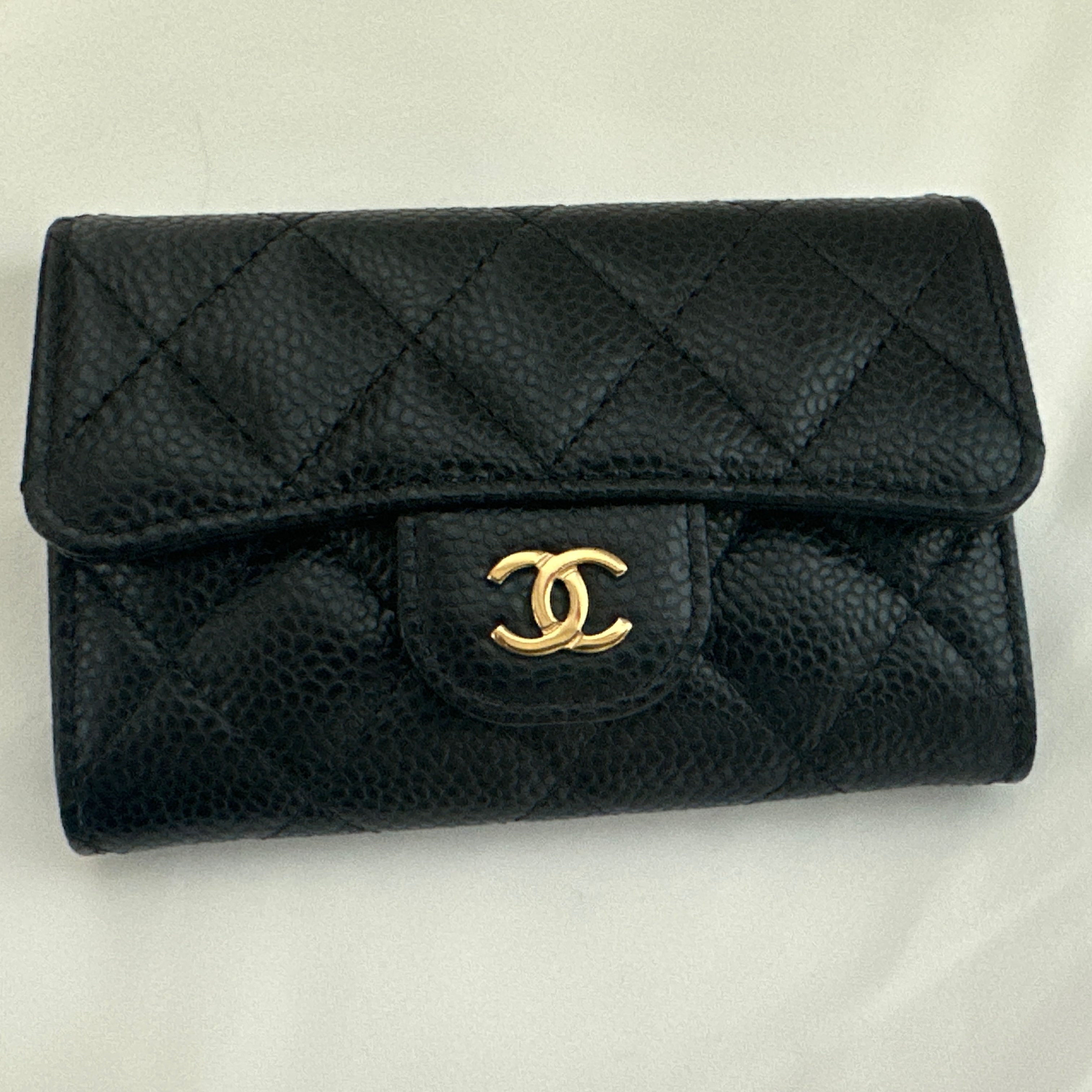 Chanel Classic Card Holder Grained Calfskin & Gold Black 착용 스타일