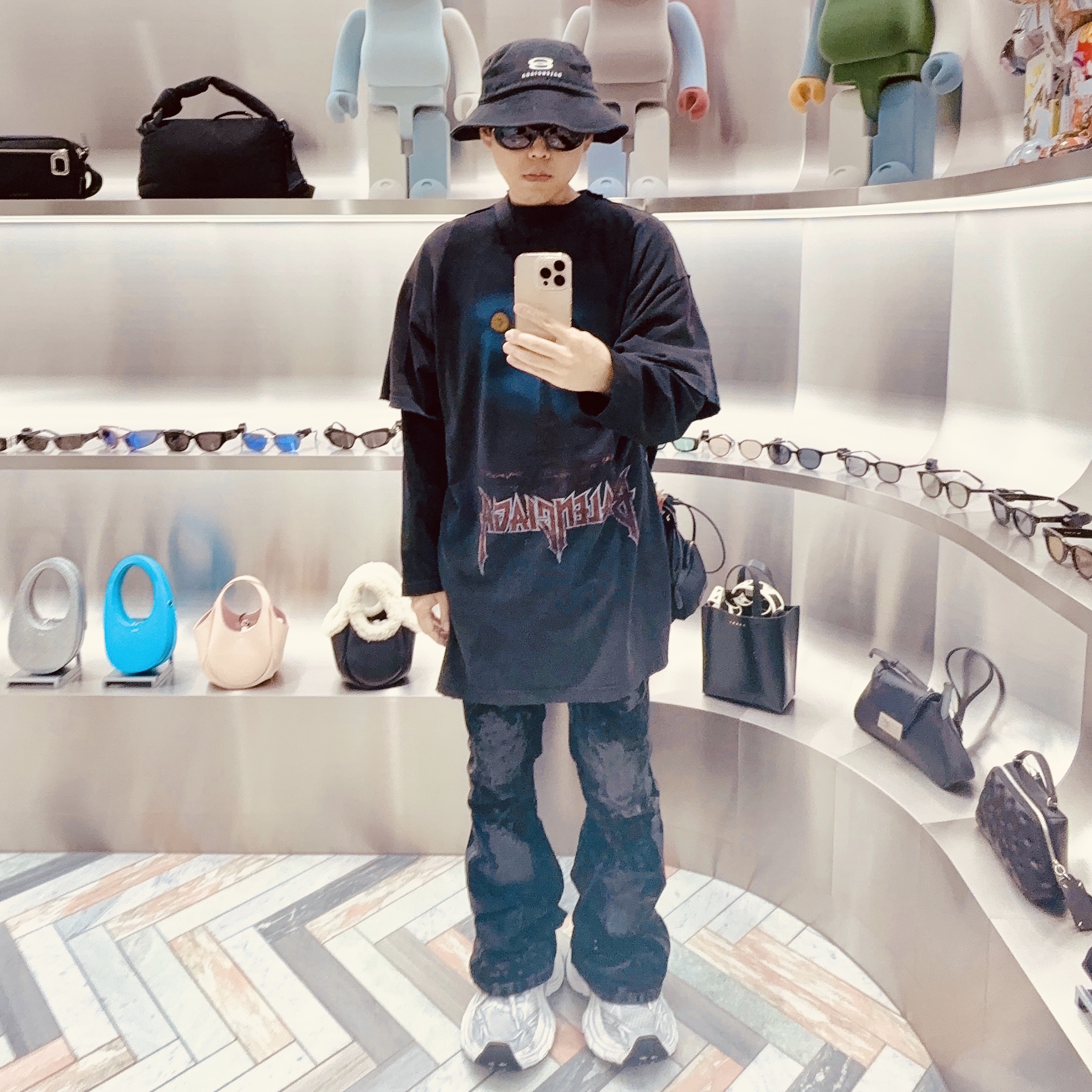 Undermycar Glacial Velvetin Flared Jeans Black - 24FW, Balenciaga Paris Moon Double Front T-Shirt Oversized Black 착용 스타일