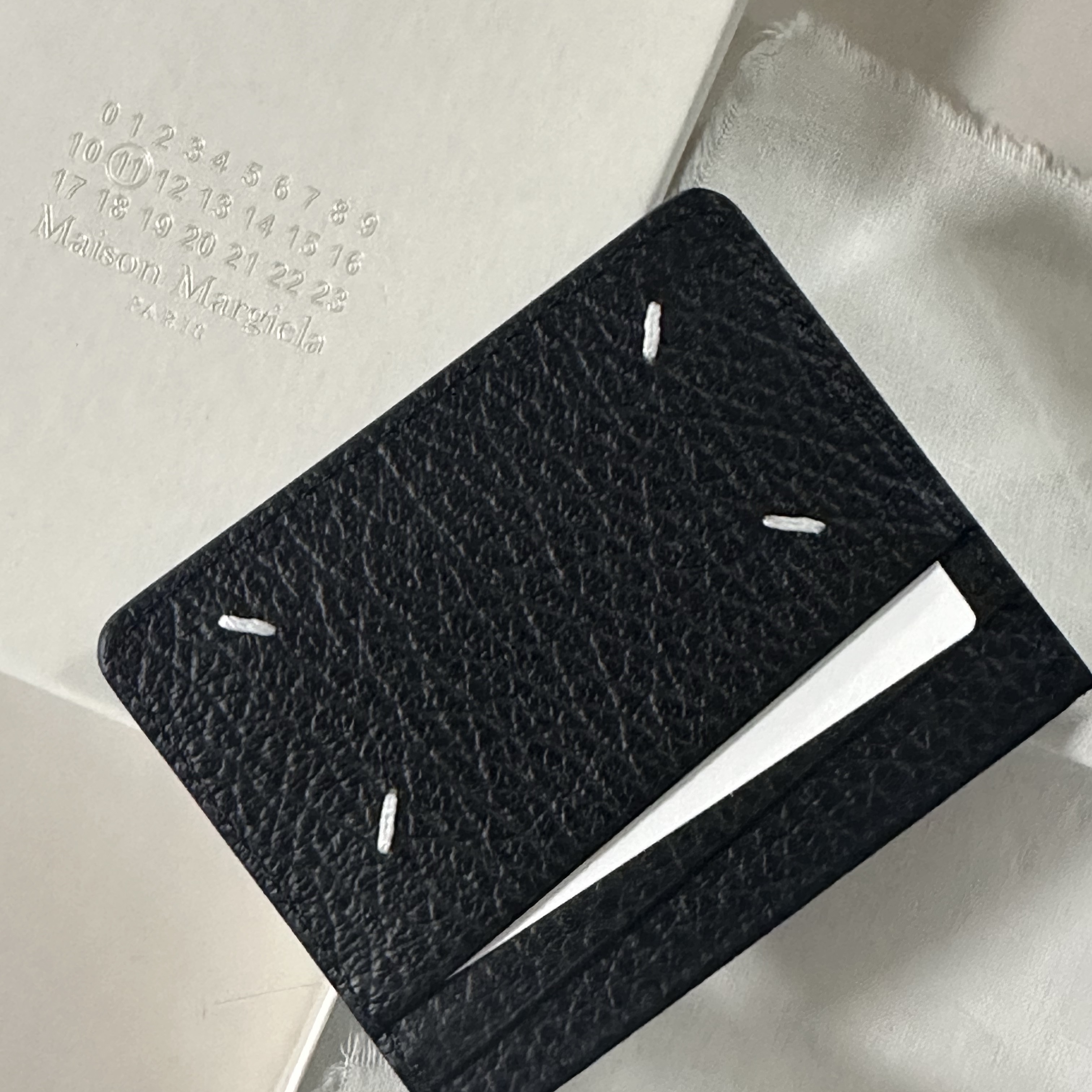 Maison Margiela Stitch Card Holder Black 착용 스타일