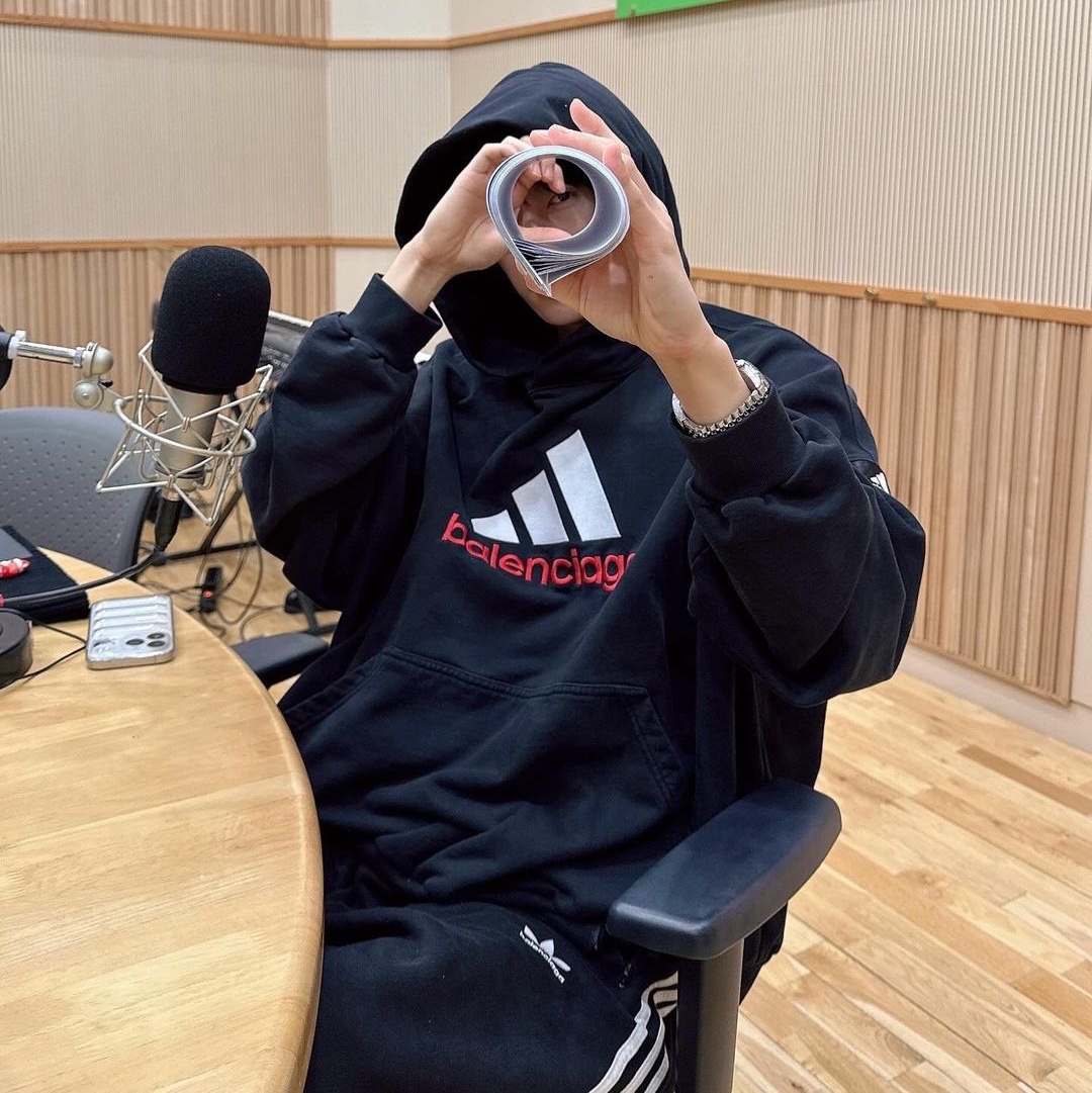 Balenciaga x Adidas Hoodie Black, Balenciaga x Adidas Tracksuit Trousers Black 착용 스타일
