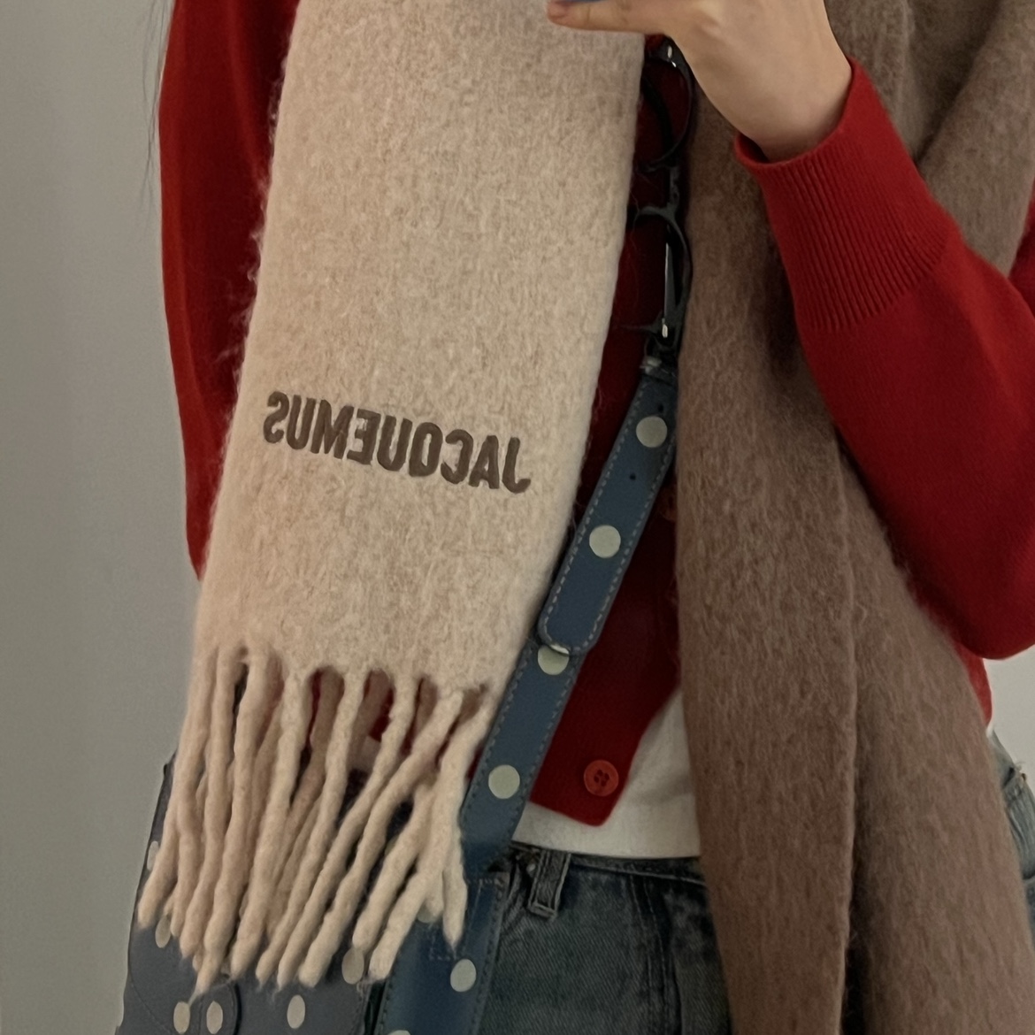 Jacquemus L'echarpe Moisson Gradient Muffler Multi Beige 착용 스타일