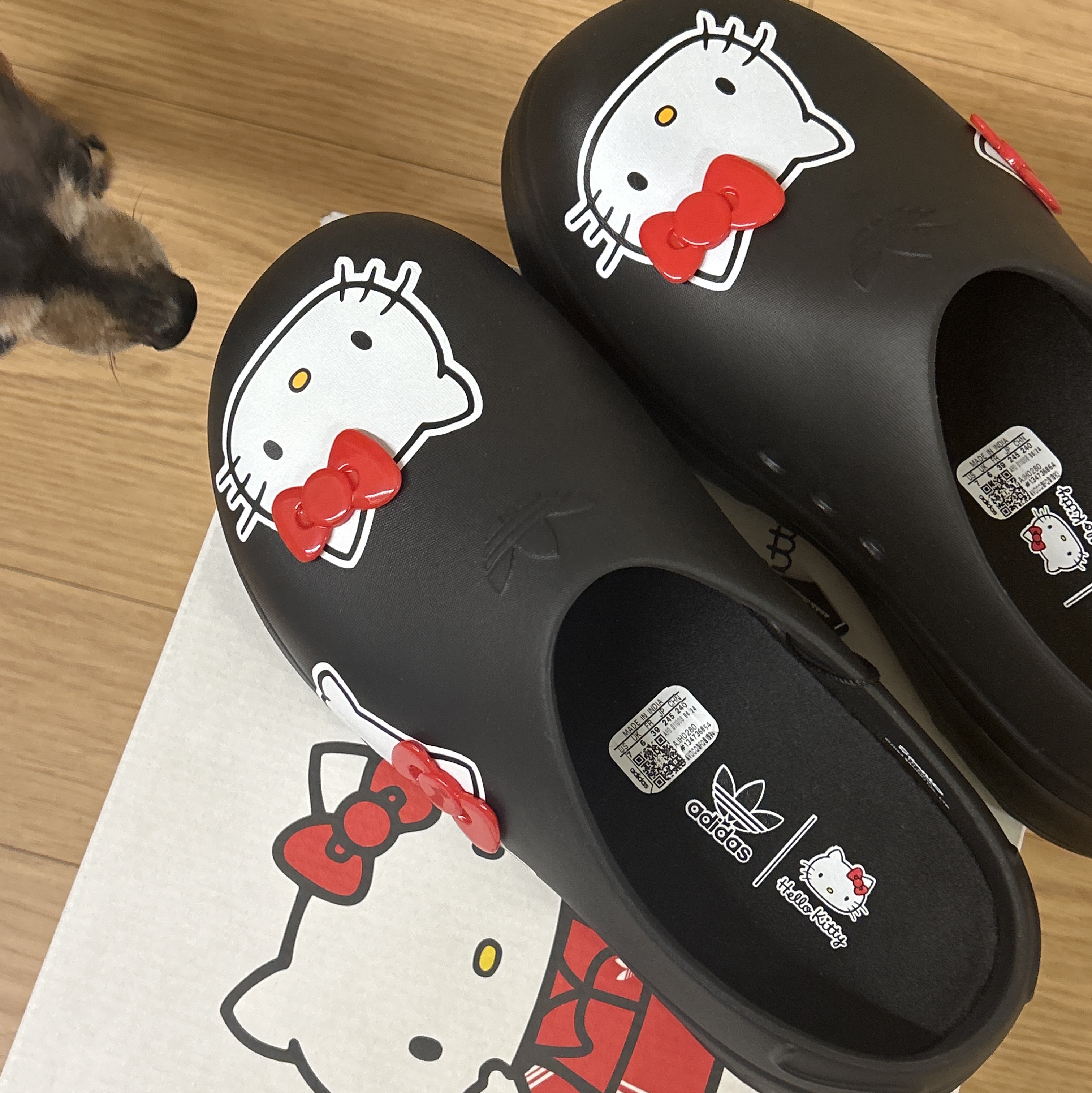 (W) Adidas x Hello Kitty Adifom Stan Smith Mules Core Black Red Cloud White 착용 스타일