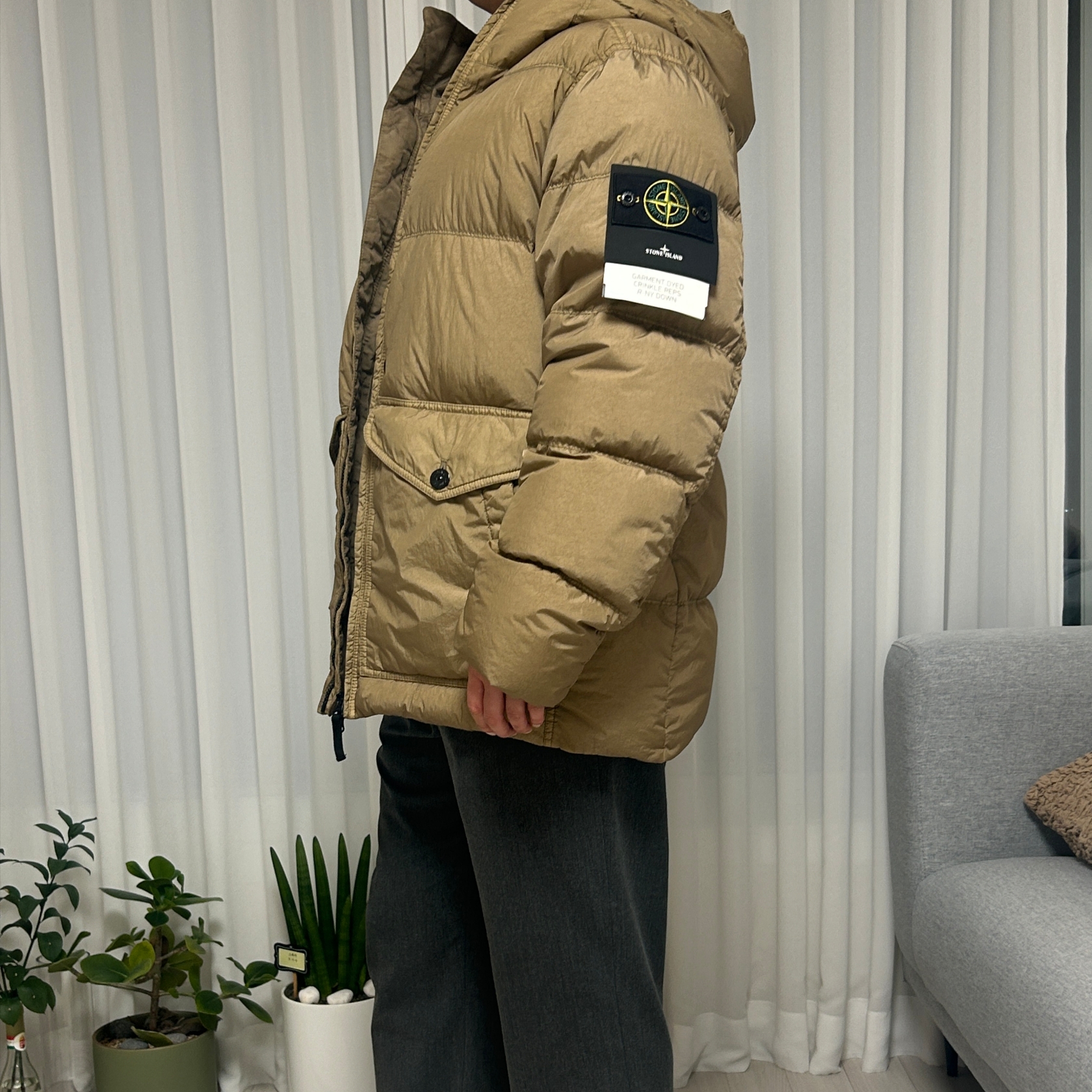 Stone Island 40723 Crinkle Reps Hooded Down Jacket Biscuit - 24FW 착용 스타일 - 3