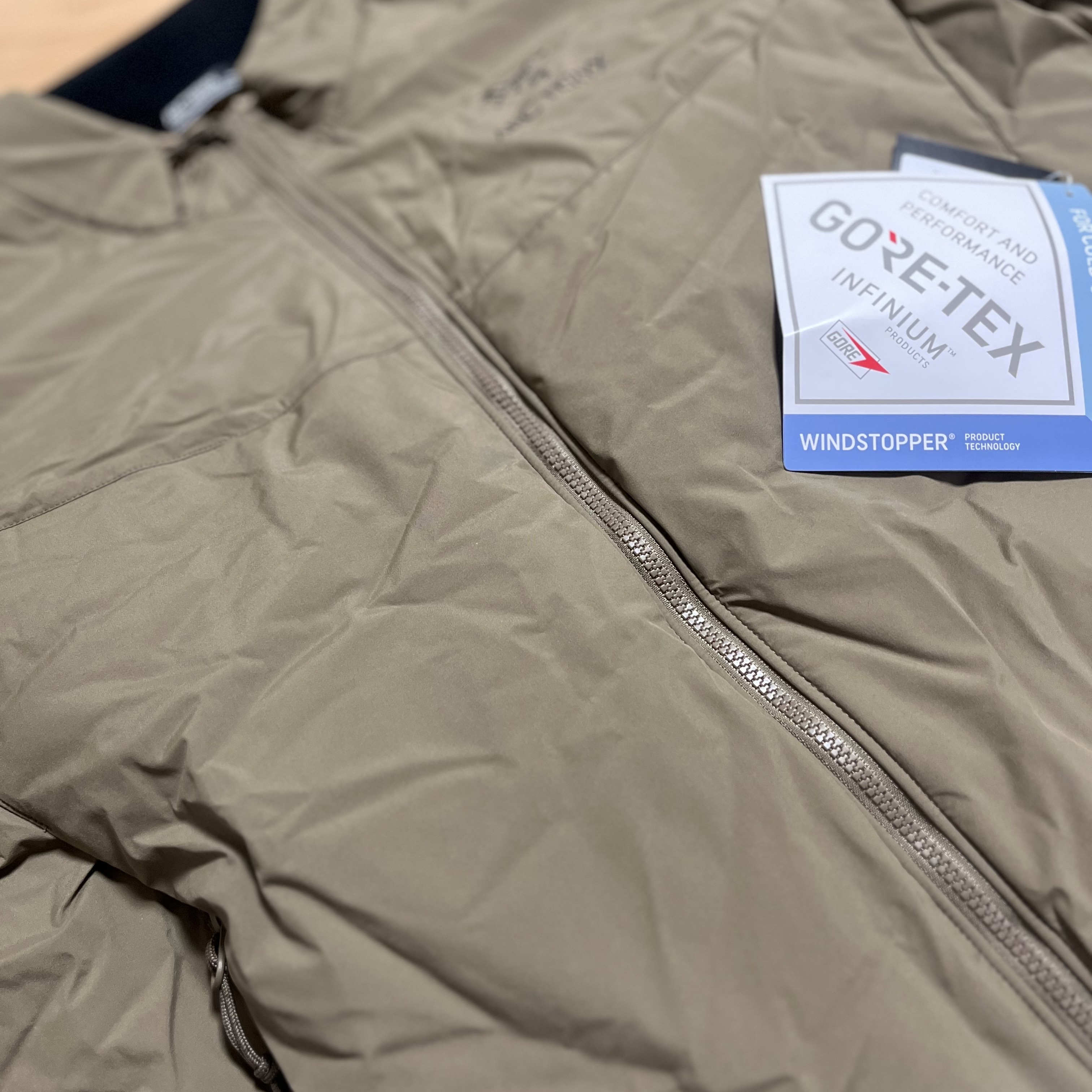 Salomon XT-6 GTX Safari Black, Arc'teryx LEAF Cold WX Jacket LT Gen 2 Crocodile 착용 스타일 - 2