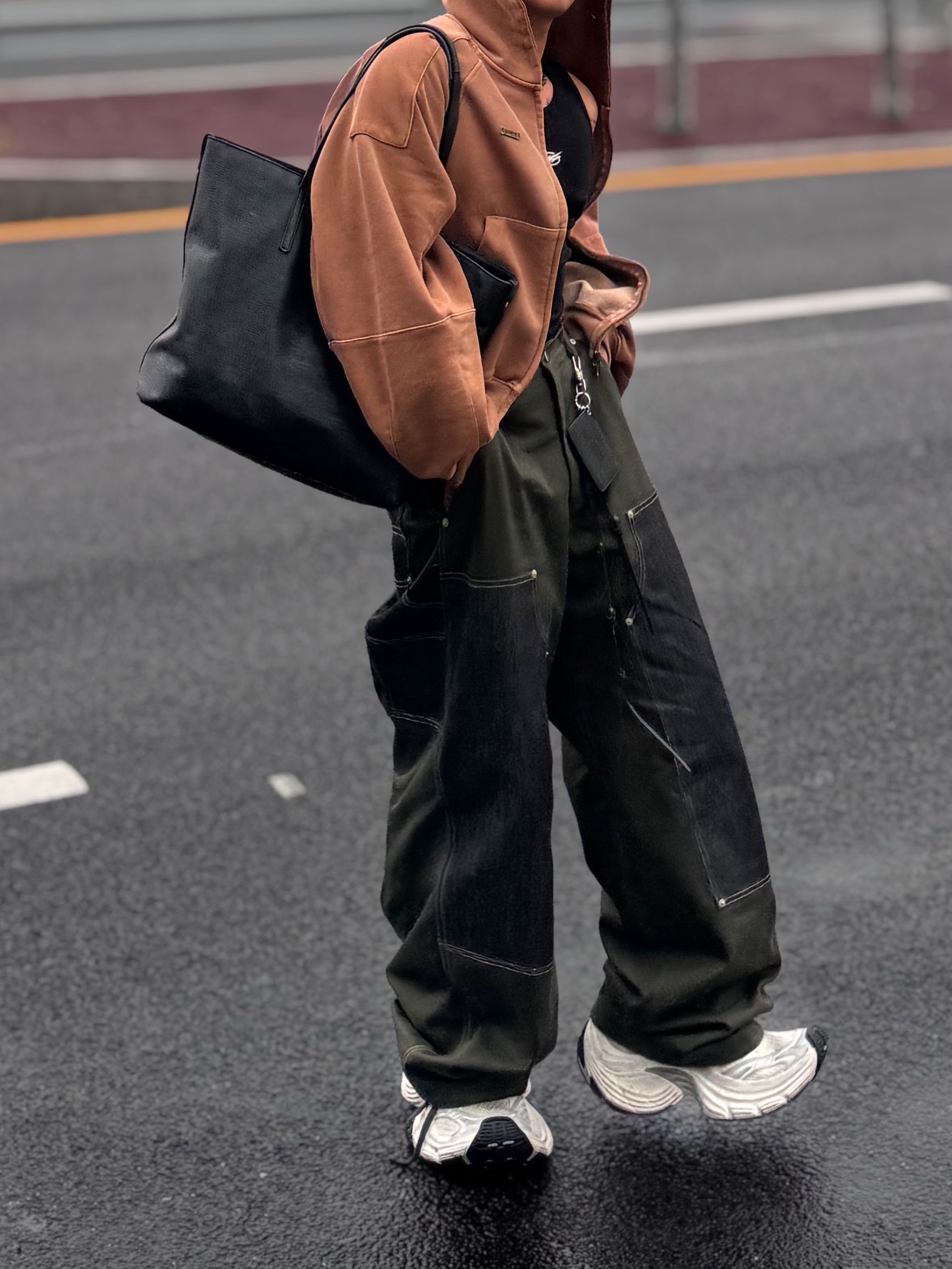 Balenciaga 10XL Sneakers White Grey Silver Black, Ajobyajo Vintage Pigment Zip-Up Hoodie Mocha 착용 스타일 - 3