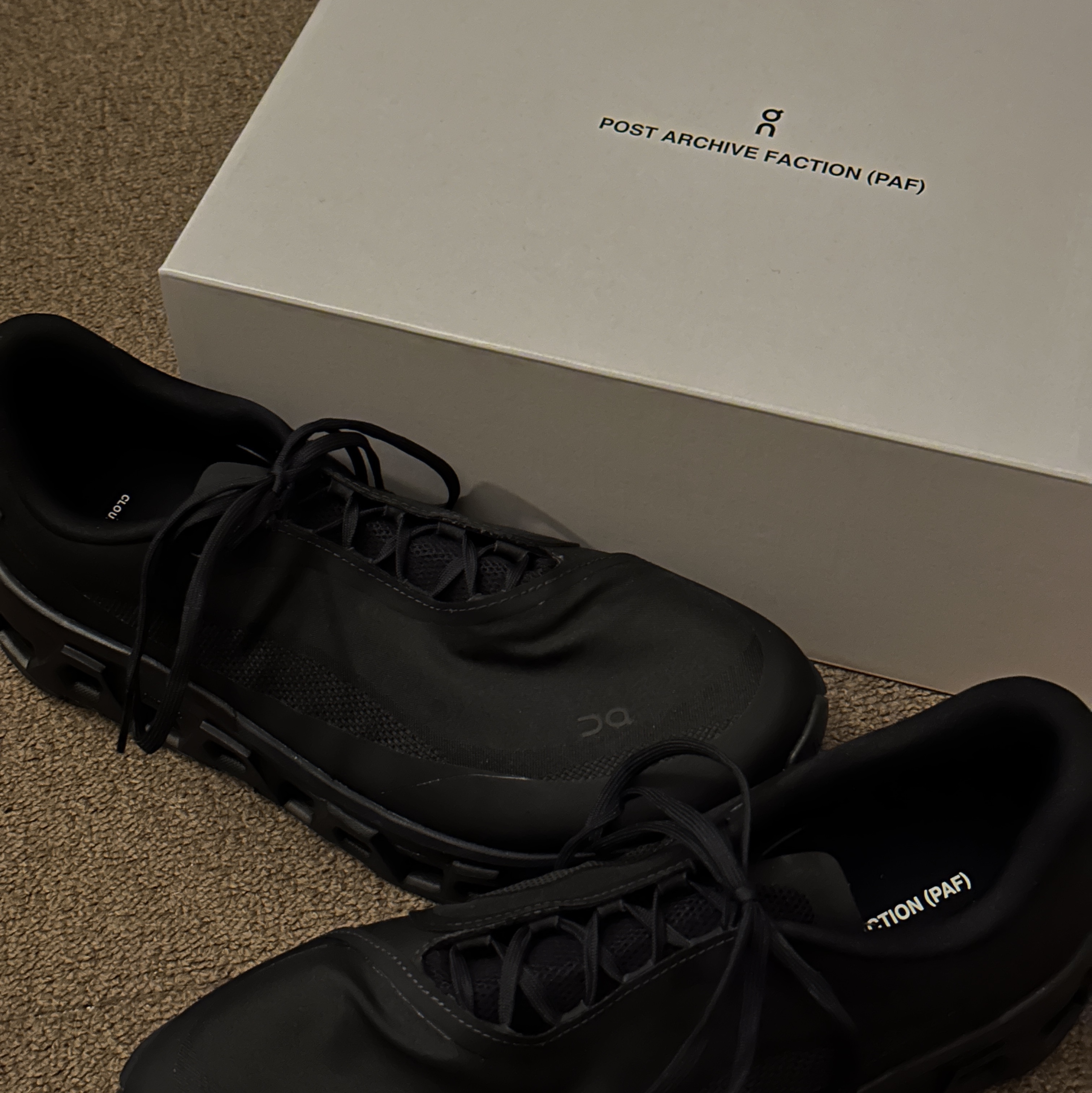 On Running x Post Archive Faction (Paf) Cloudmonster 2 Black Magnet 착용 스타일
