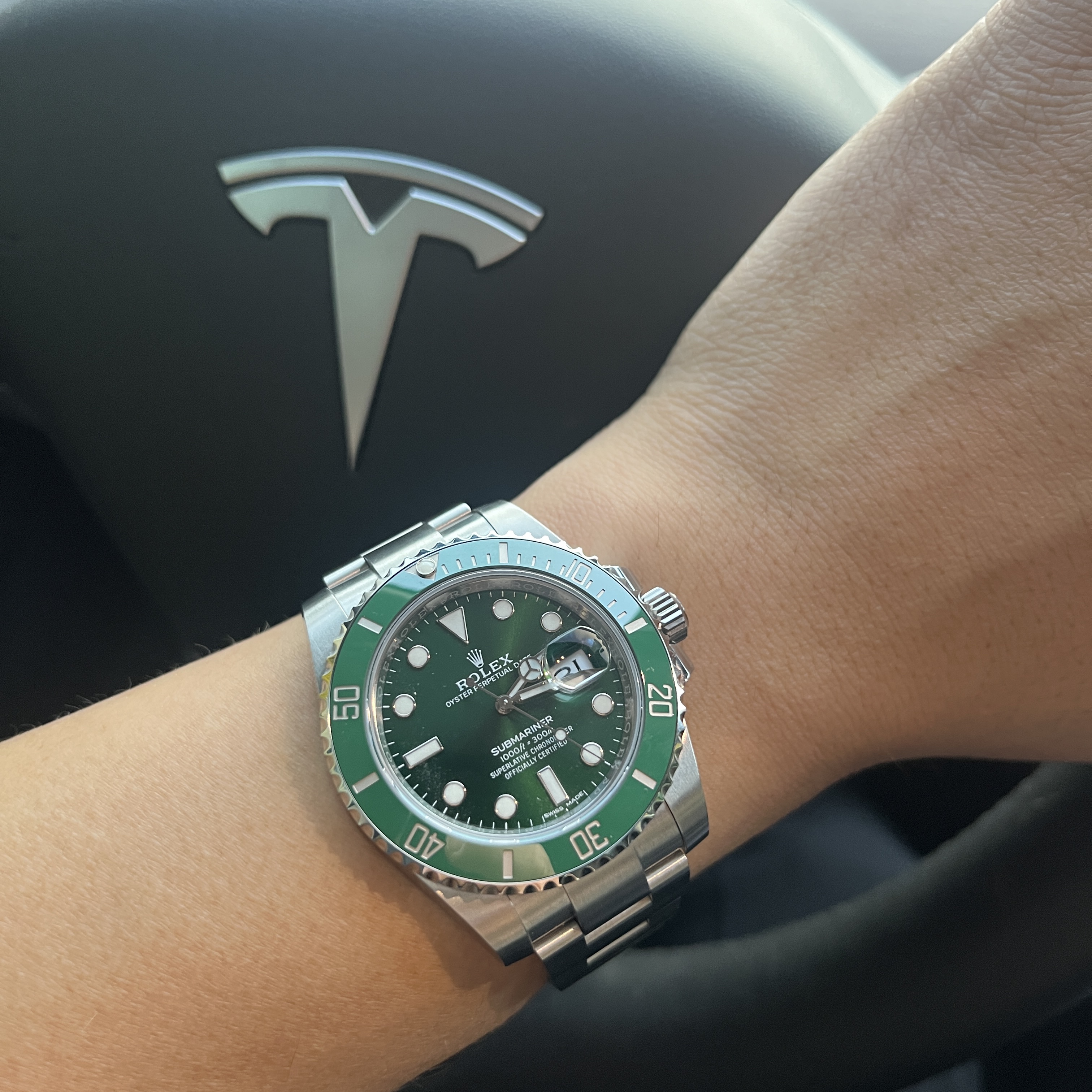 Rolex Submariner Date 40mm 116610LV Green Oyster 착용 스타일