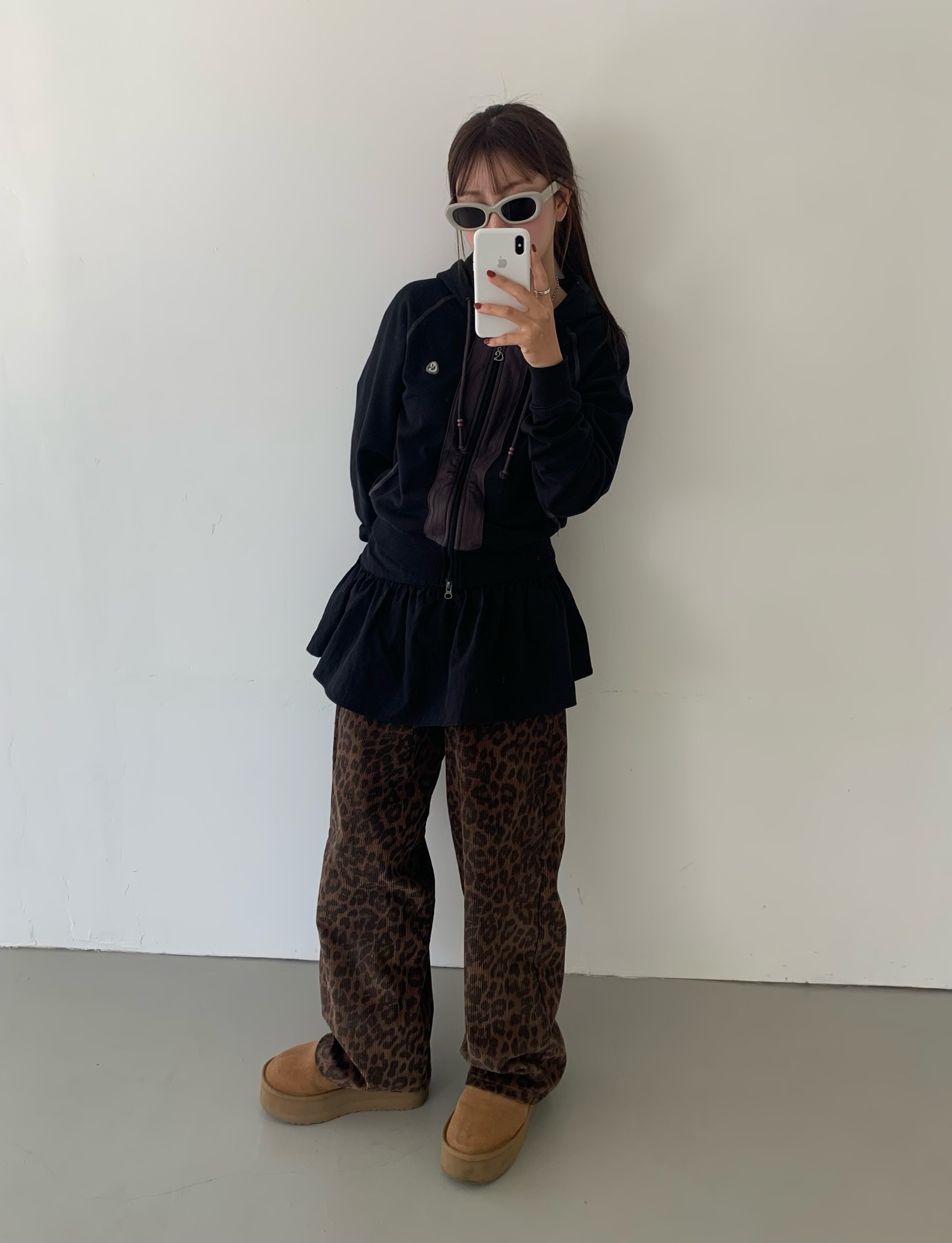 (W) UGG Classic Ultra Mini Platform Boots Chestnut, Gentle Monster x Maison Margiela MM004 Grey Black 착용 스타일